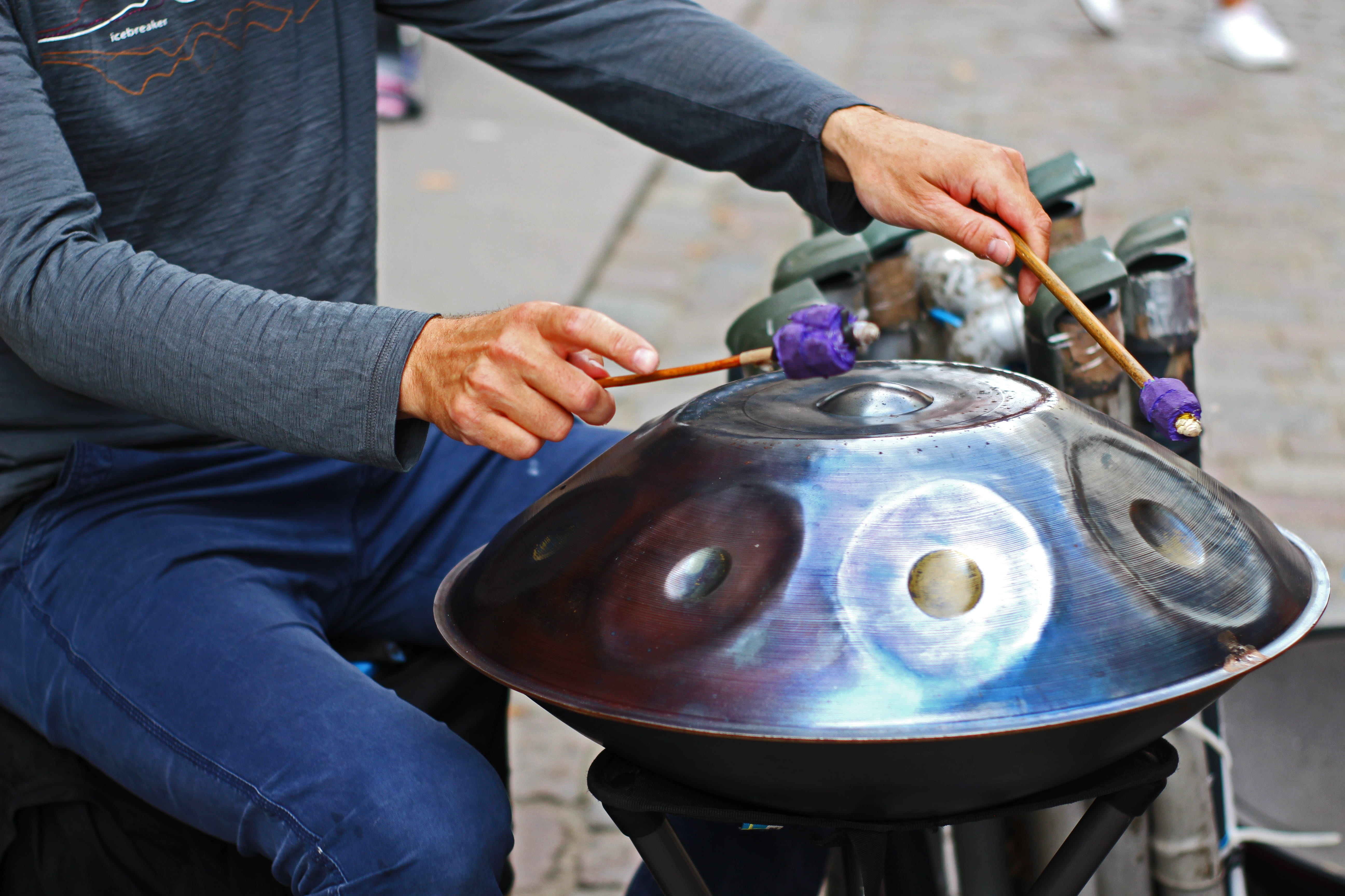 midsection, musical instrument, lifestyles, compose, soundbody, music, tonkunst, outdoors, musician, 5K, real people, instrument, jeans, alternative street music, HD Wallpaper