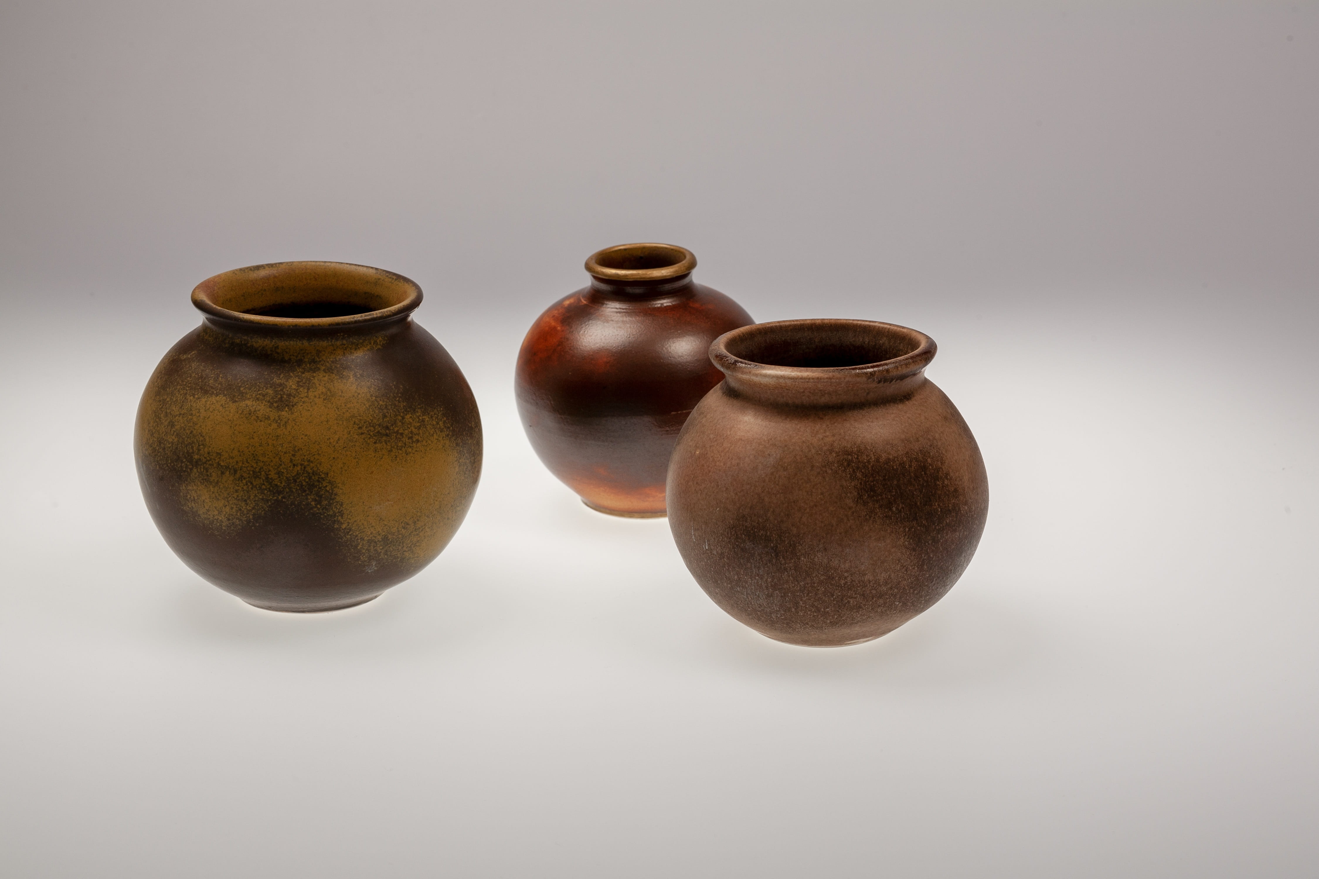 studio shot, potter, group of objects, no people, pots, antique, tonkunst, brown, ceramics, pottery, container, kitchen utensil, cut out, 4K, close-up, HD Wallpaper