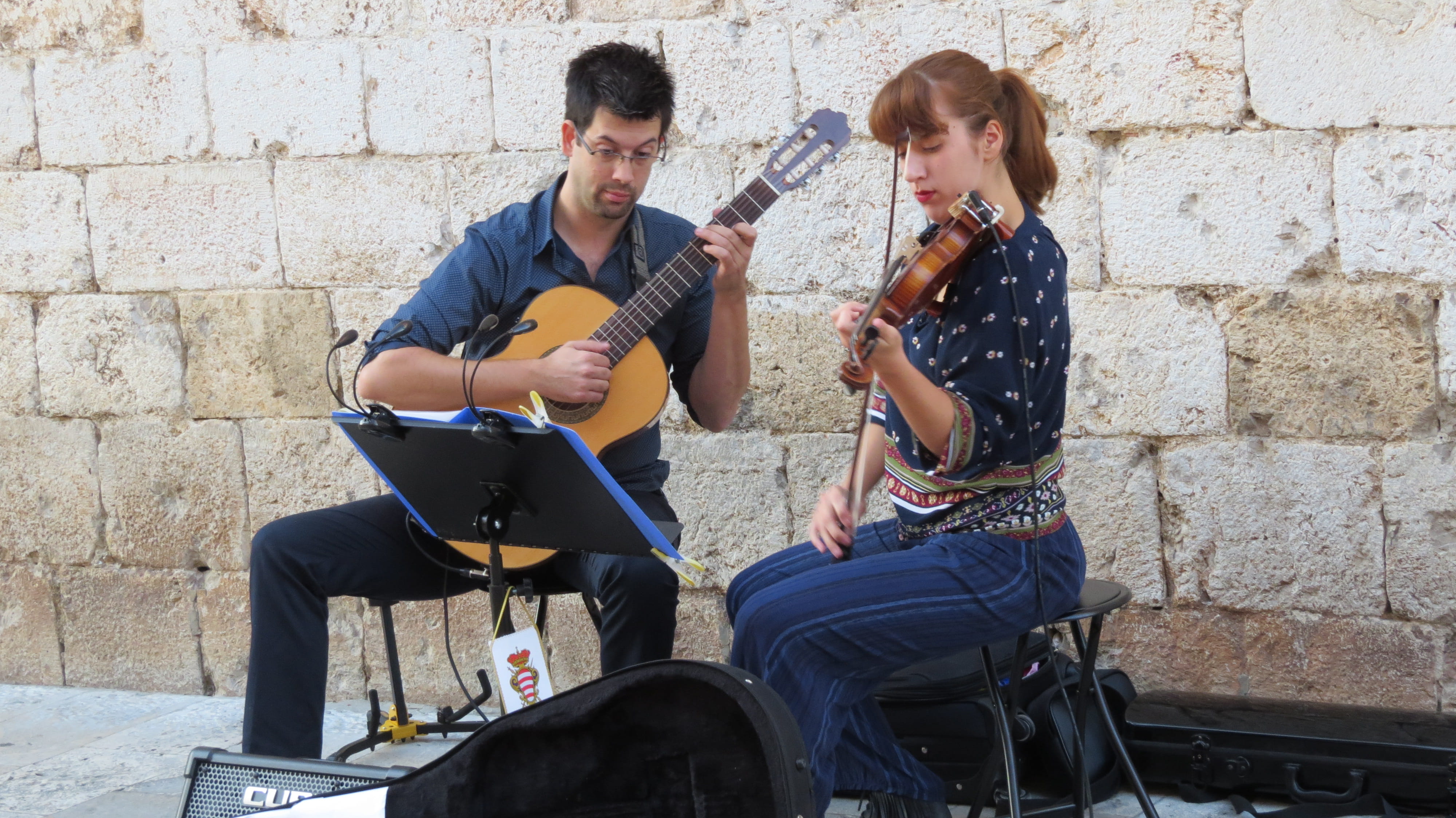 music, wall, musical equipment, sitting, street music duet, lifestyles, 4K, plucking an instrument, buskers, musical instrument, skill, brick, playing, HD Wallpaper