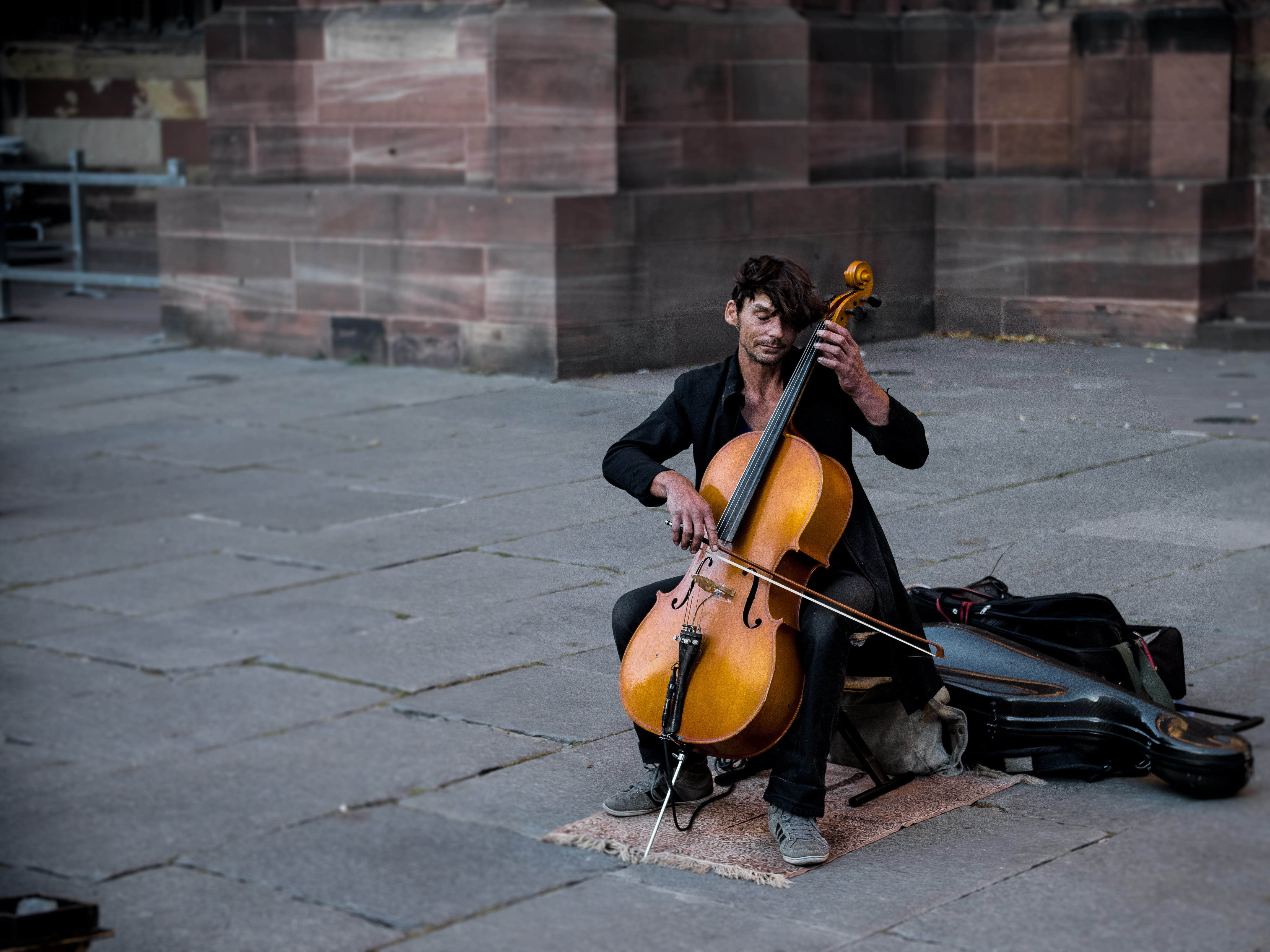 street performer, real people, one person, cello, artist, city, playing, musical instrument, musical equipment, architecture, cellist, 4K, music, arts culture and entertainment, HD Wallpaper