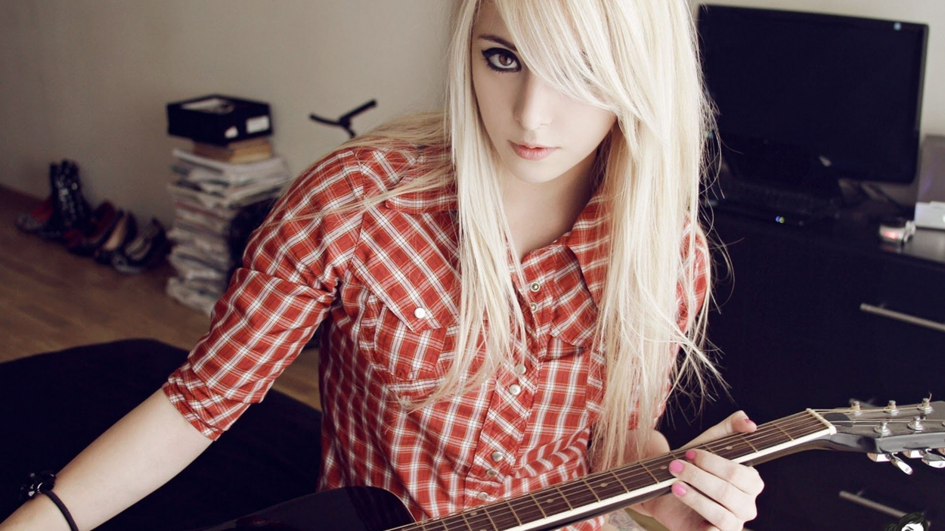 Bessy Suicide, plaid, dyed hair, guitar, blonde, women, 1080P, HD Wallpaper