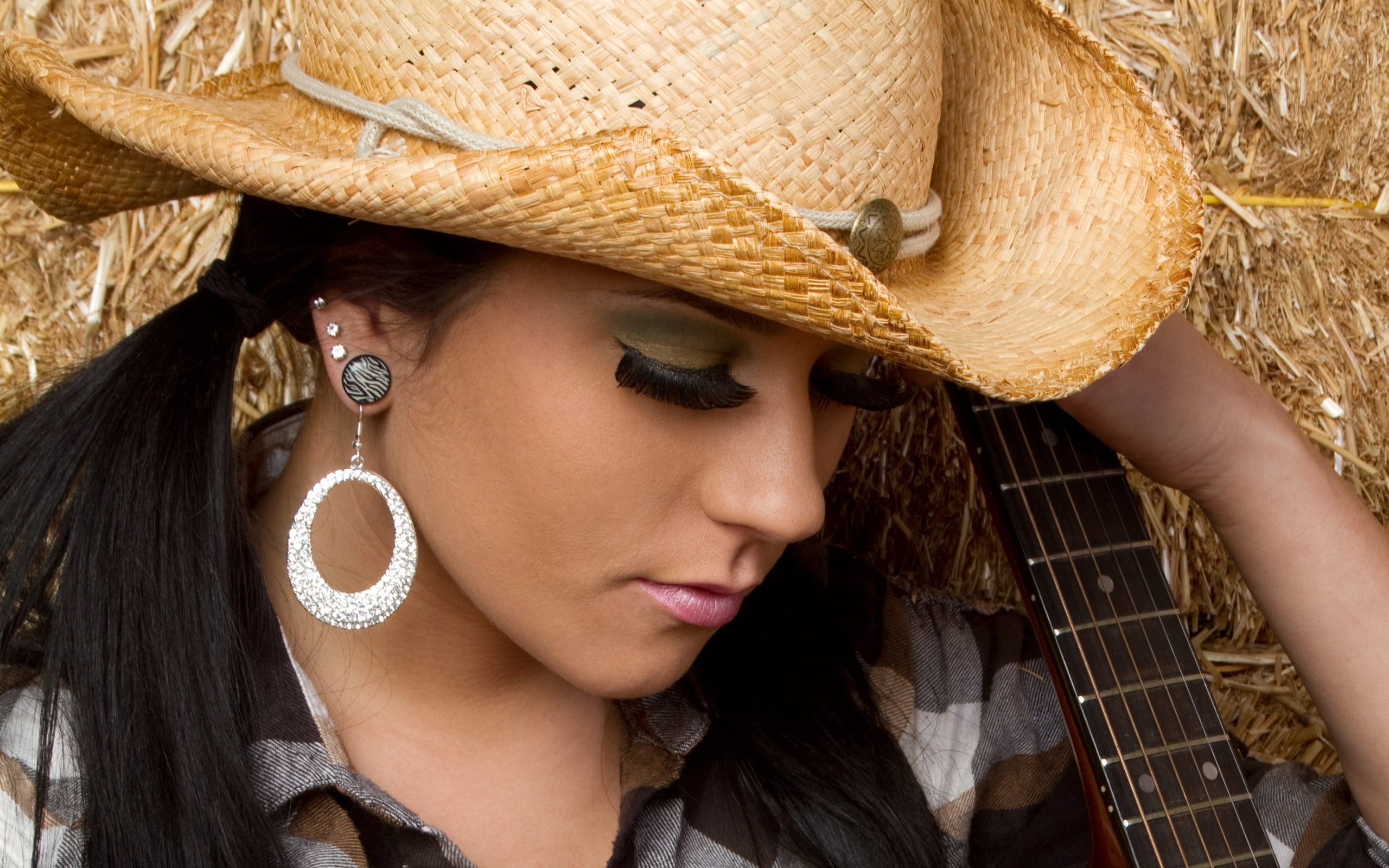 sun hat, straw hat, music, beautiful woman, make-up, cowgirl, looking At Camera, women, females, adult, one Person, girl, brown, cowboy Hat, musical Instrument, HD Wallpaper