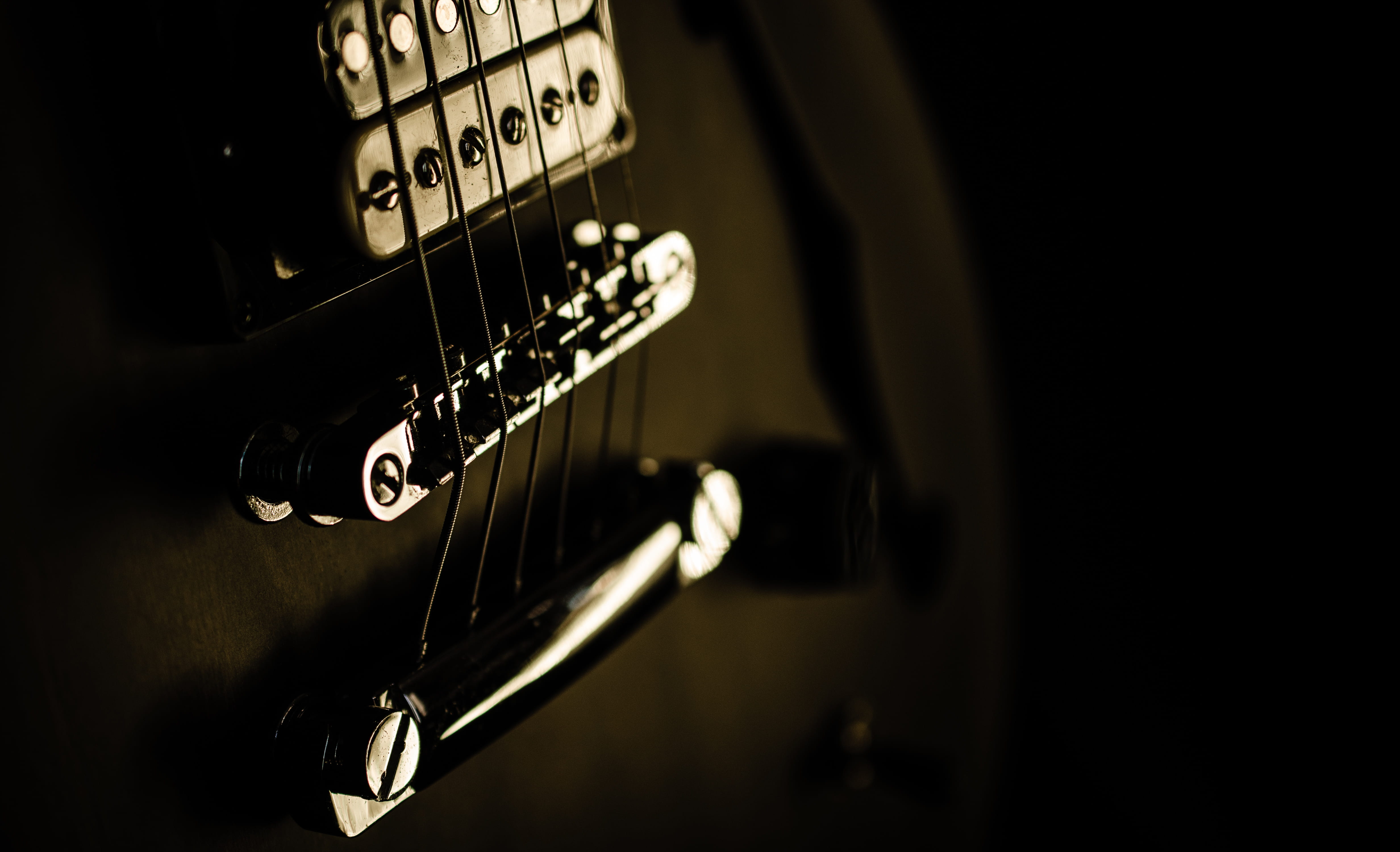 string instrument, bridge, black background, amplifier, no people, electric, reflection, studio shot, selective focus, musical equipment, dark, rock music, HD Wallpaper