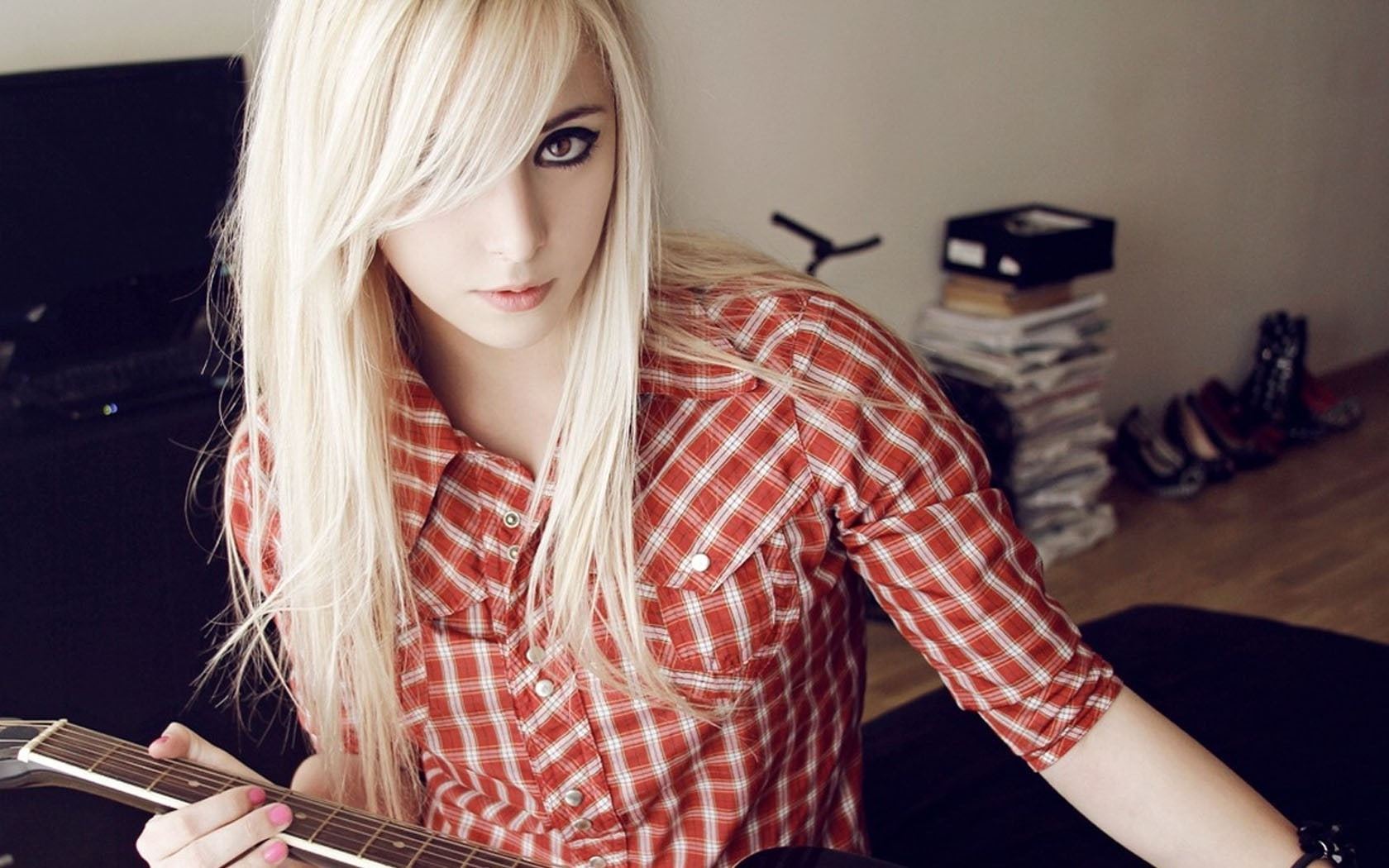 hairstyle, musician, women blonde bessy suicide plaid guitar, beautiful woman, rock music, fashion, women, music, portrait, beauty, young adult, one person, HD Wallpaper