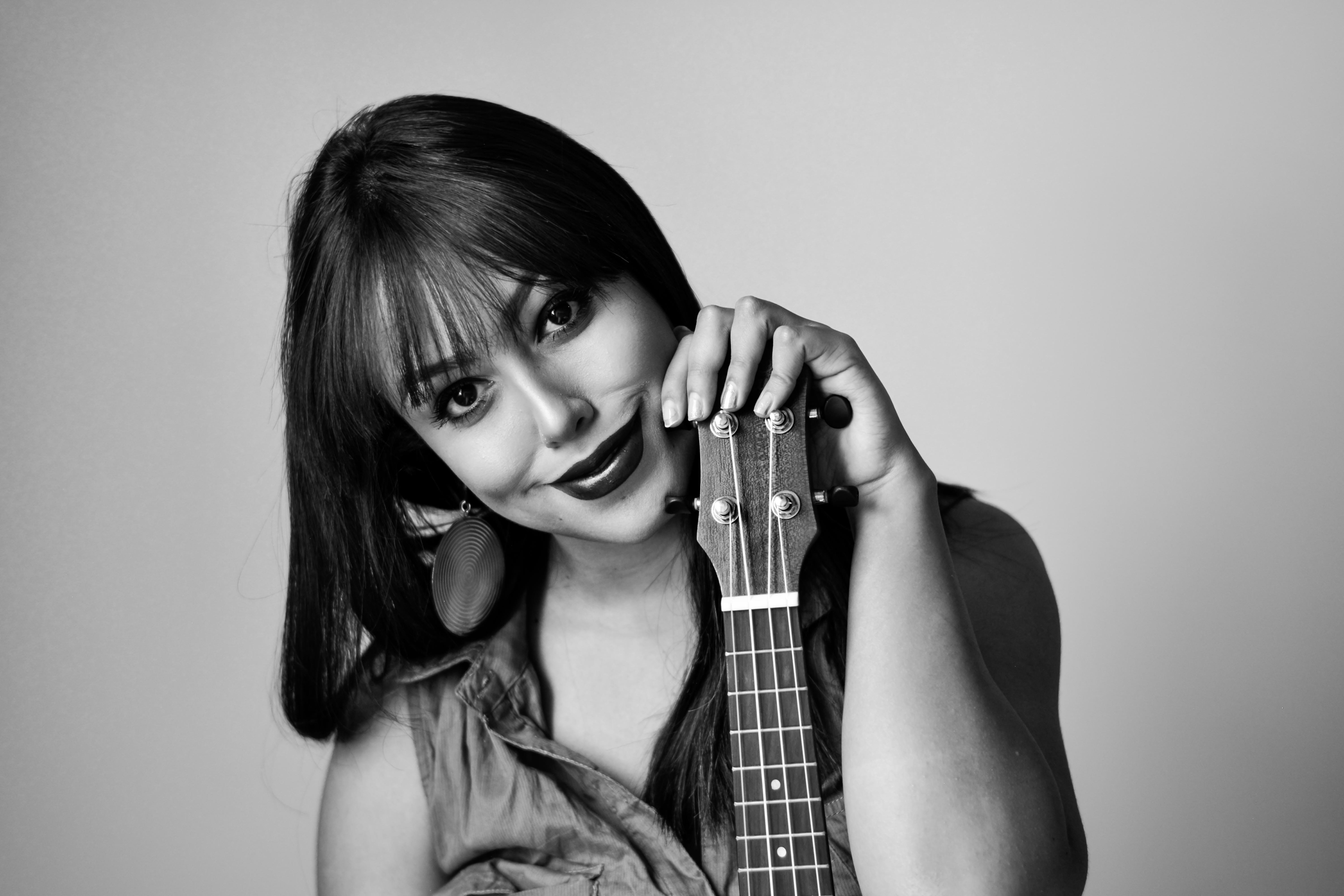 pretty, musical instrument, fretboard, fashion, guitar, hairstyle, offspring, rock music, innocence, music, front view, smile, 5K, woman, beautiful, string instrument, HD Wallpaper