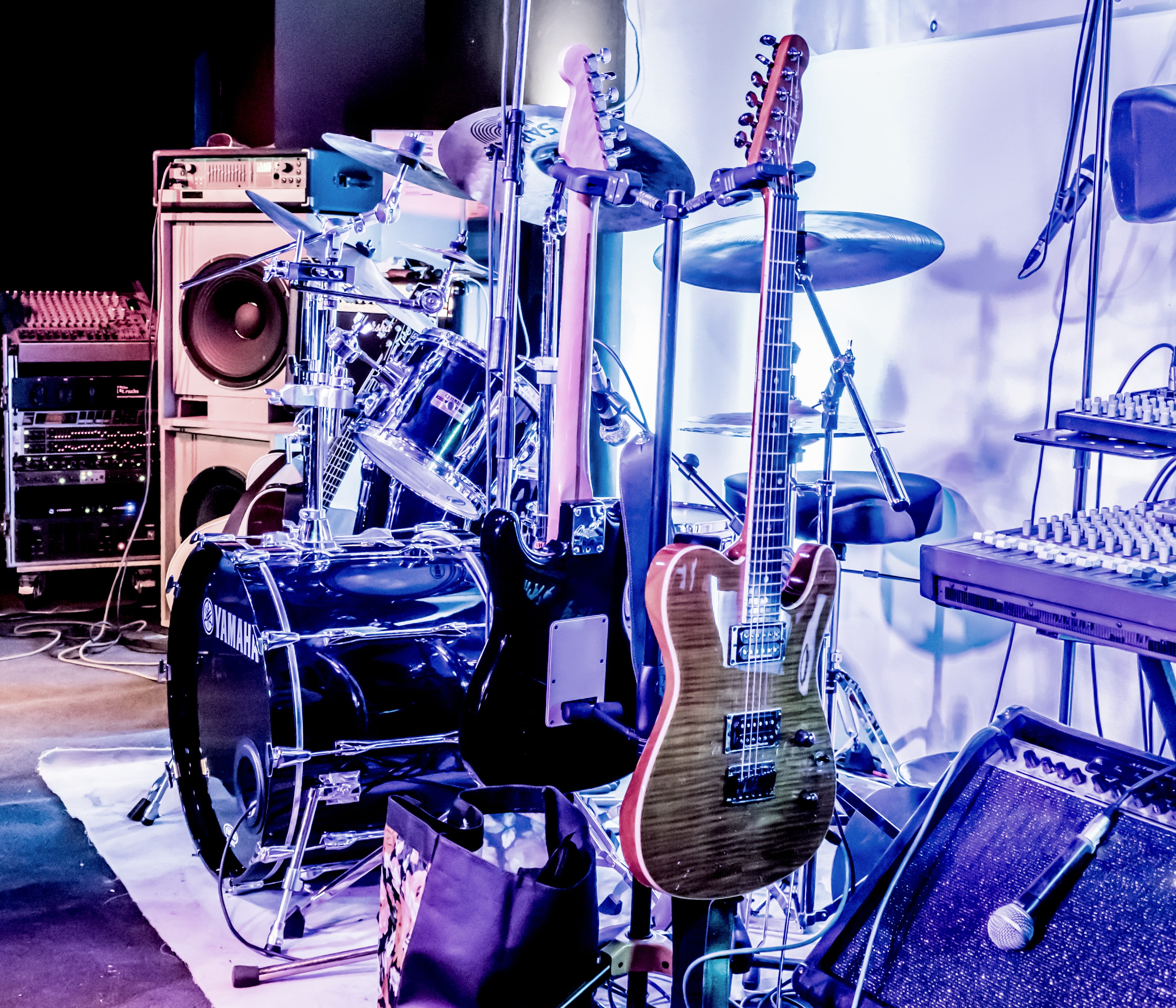 guitar, electric guitar, machinery, bass, drums, 4K, metal, studio, no people, stage - performance space, string, microphone, recording studio, bass guitar, HD Wallpaper