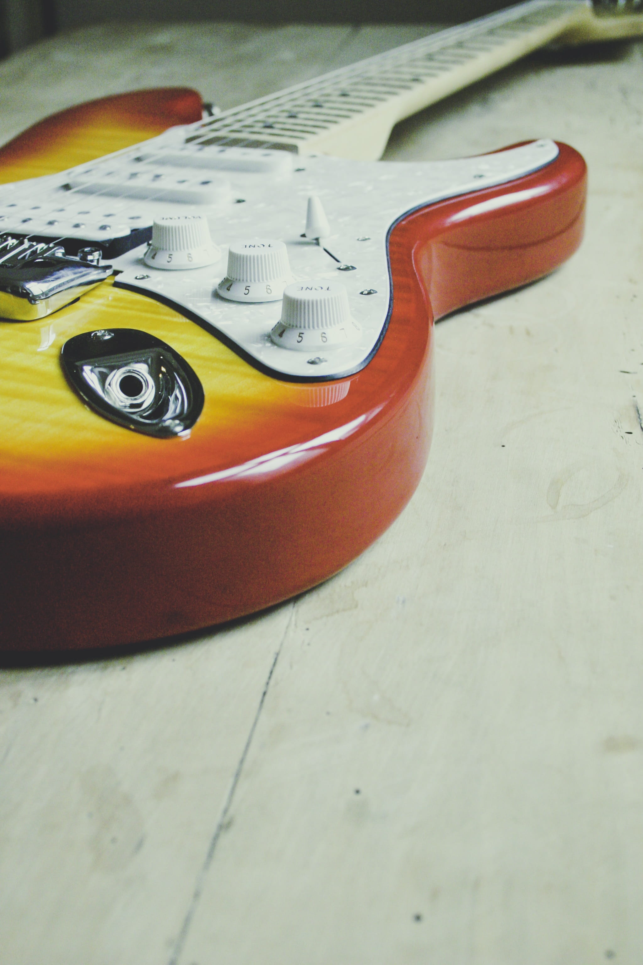 string, string instrument, number, guitar, musical instrument, still life, technology, musical equipment, arts culture and entertainment, e bass, indoors, Phone HD Wallpaper