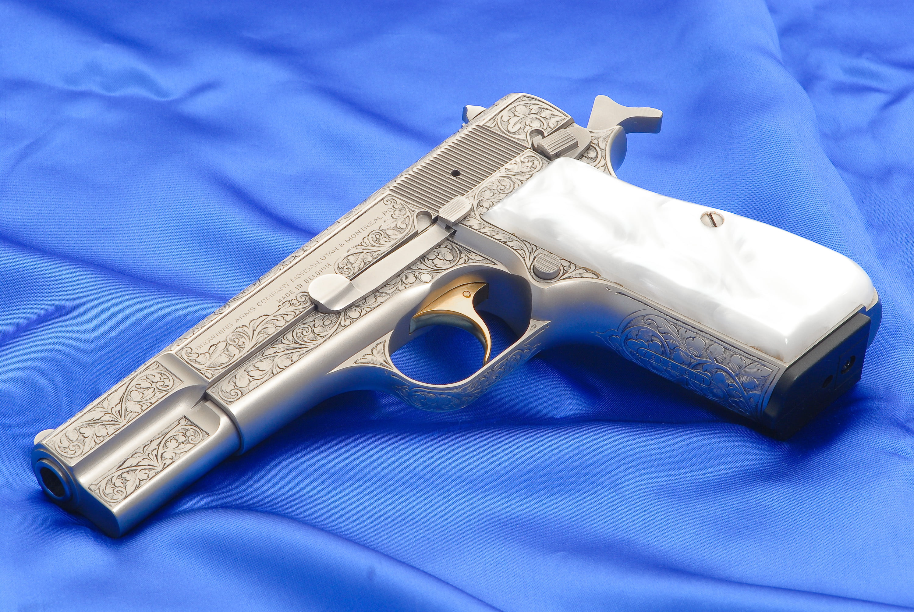 Browning, bed, Hi-Power, High Power, fashion, Background, table, Gun, automatic, 2K, semi, indoors, close-up, handgun, Weapons, no people, finance, HD Wallpaper