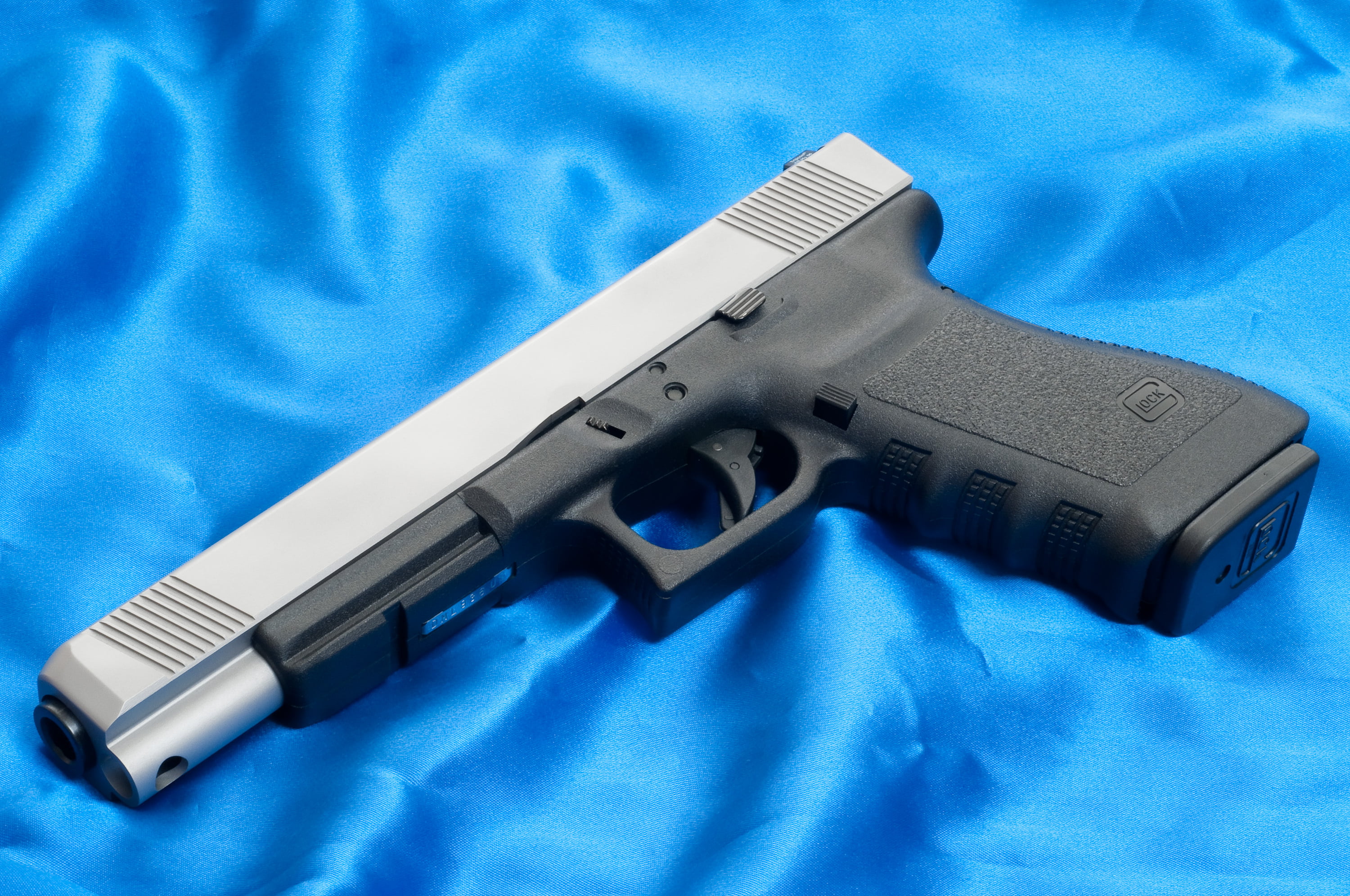 Canvas, indoors, Background, violence, 20L, Blue, security, handgun, crime, Glock, close-up, Austria, pistol, blue background, connection, bed, HD Wallpaper