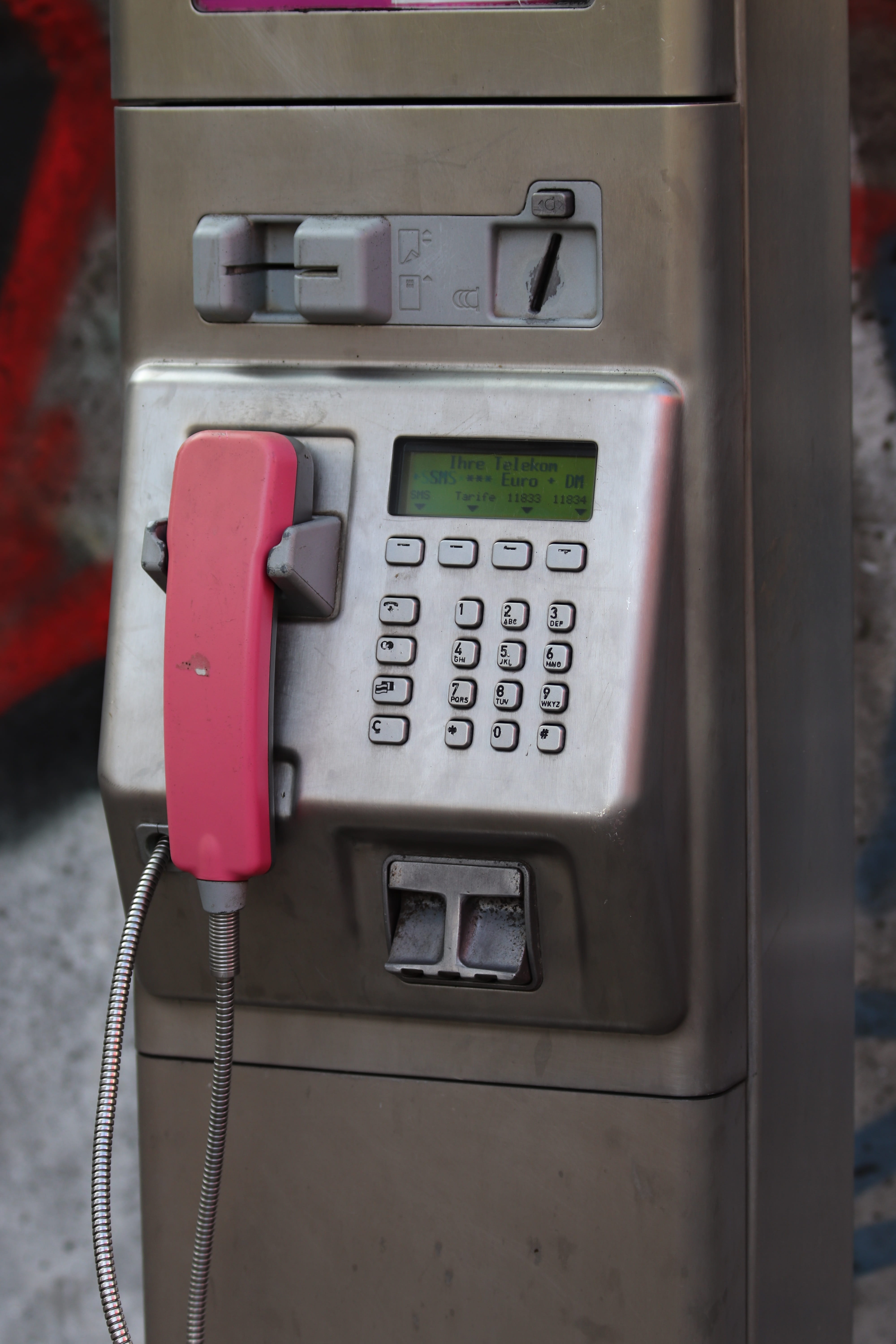 5K, pay, germany, number, connection, keypad, talk, telephone booth, close-up, phone, berlin, public, still life, technology, no people, 2017, old, telephone handset, Phone HD Wallpaper