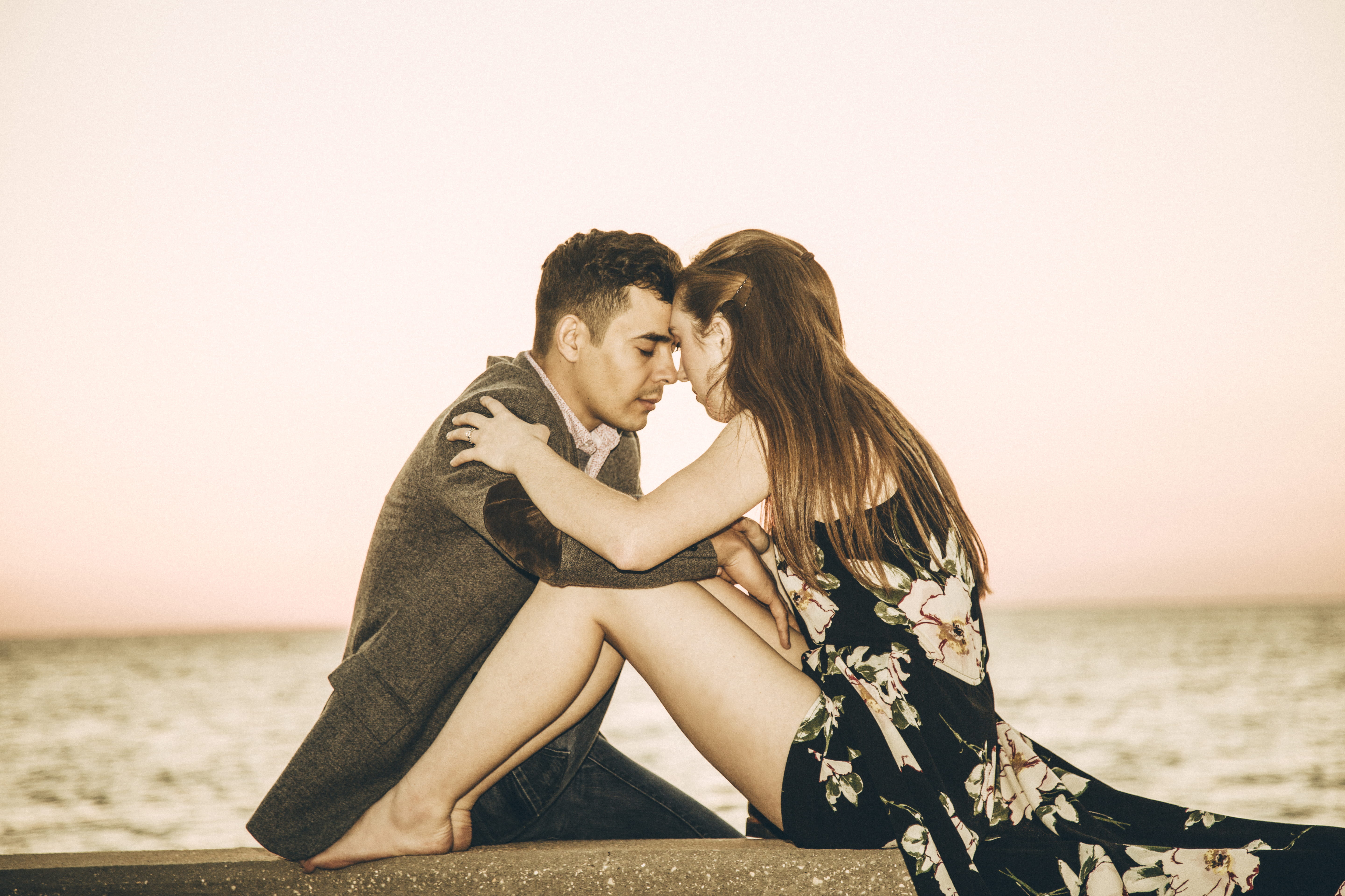 dating, sitting, hair, beach, heterosexual couple, young women, women, apparel, leisure activity, beside, shoe, horizon over water, flooring, pants, female, HD Wallpaper