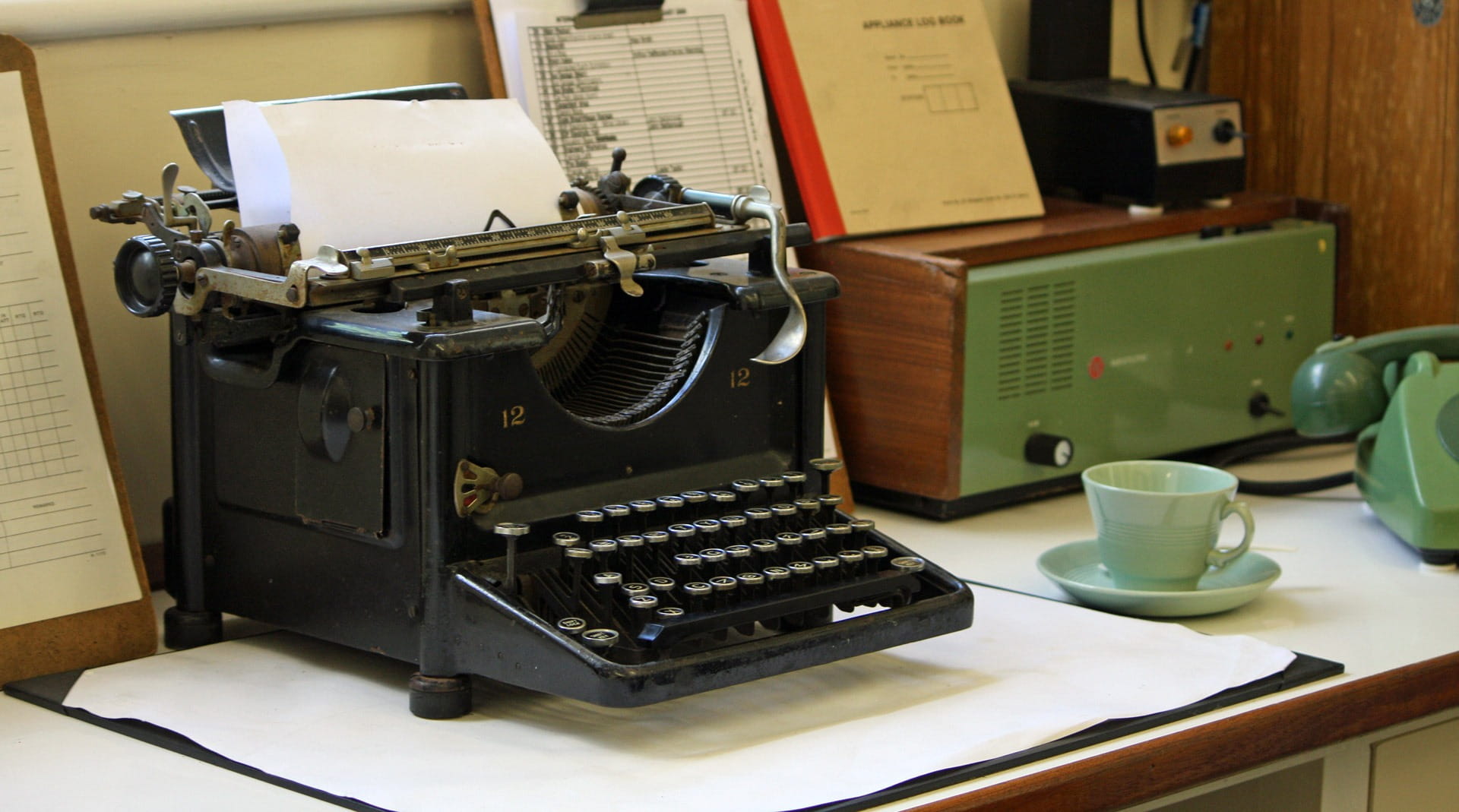 saucer, history, typewriter, dated, communication, computer, photo, image, keyboard, retro styled, indoors, still life, out dated, antique, old fashioned, HD Wallpaper