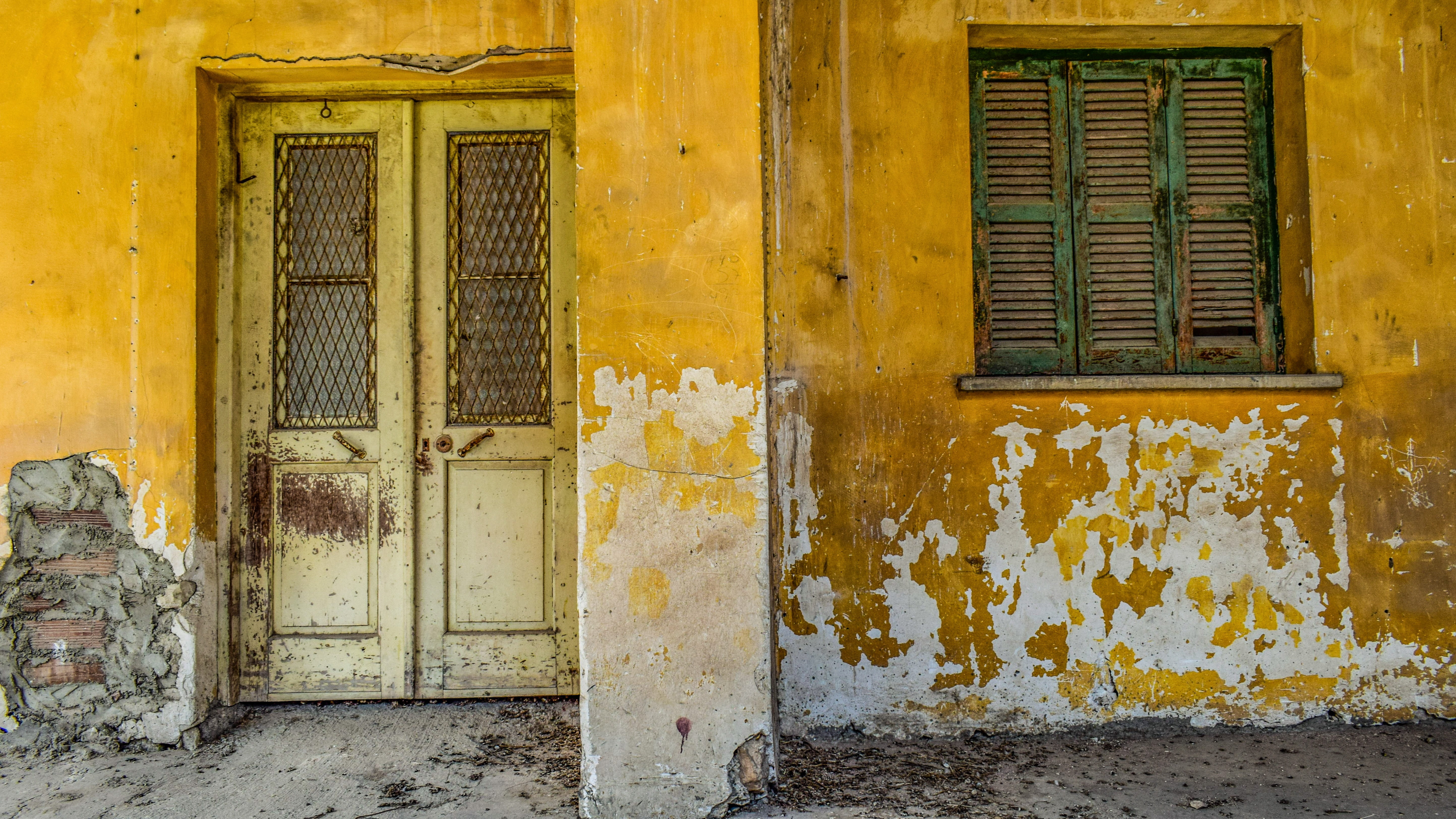 wall, dirty, aged, abandoned, outdoors, history, corrosion, cyprus, grungy, building exterior, residential district, 5K, house, gate, damaged, yellow, HD Wallpaper