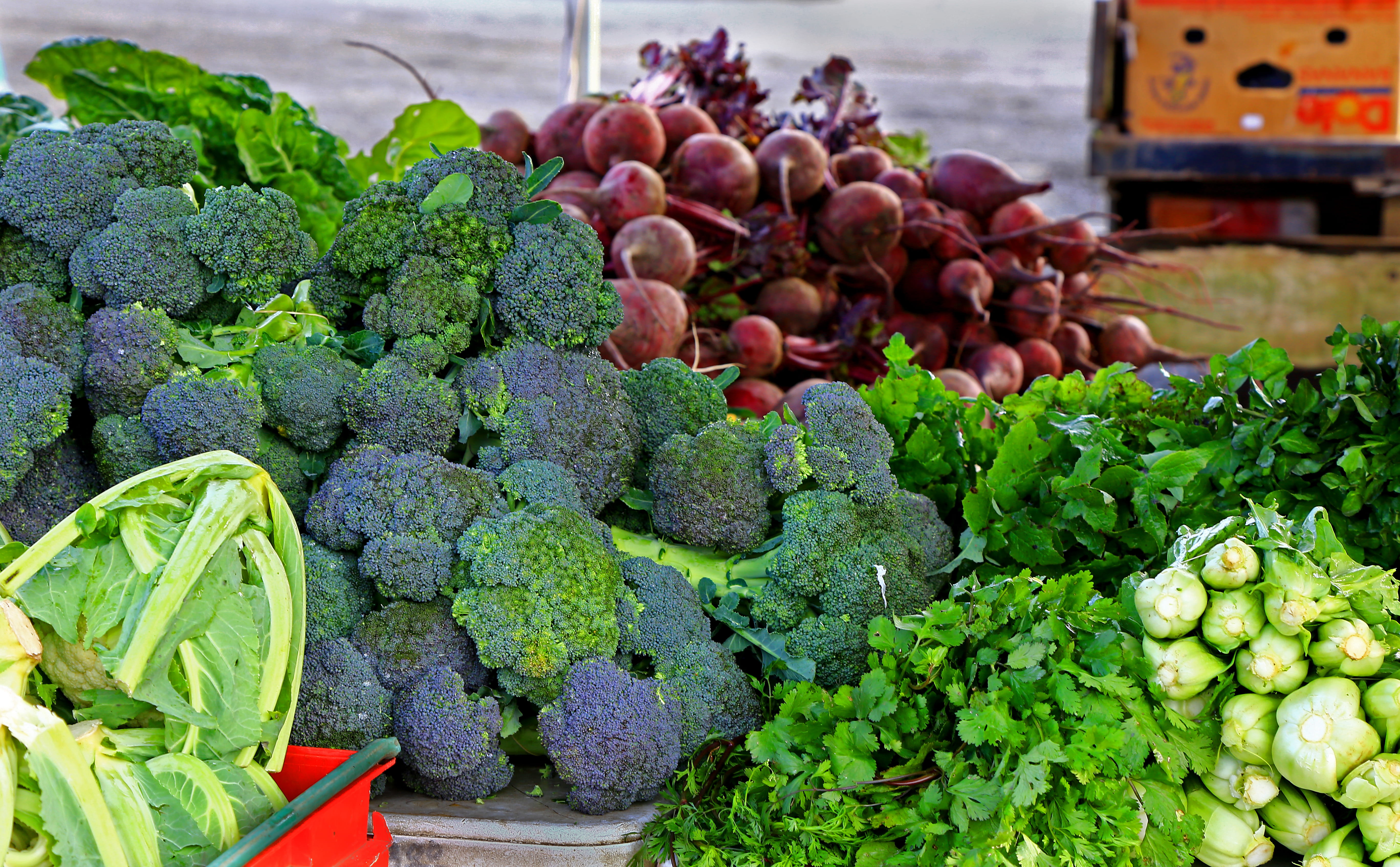 vegetables, for sale, market, food and drink, no people, agriculture, healthy eating, wellbeing, sale, farmer, food, cauliflower, vegetable, brocolli, greens, HD Wallpaper