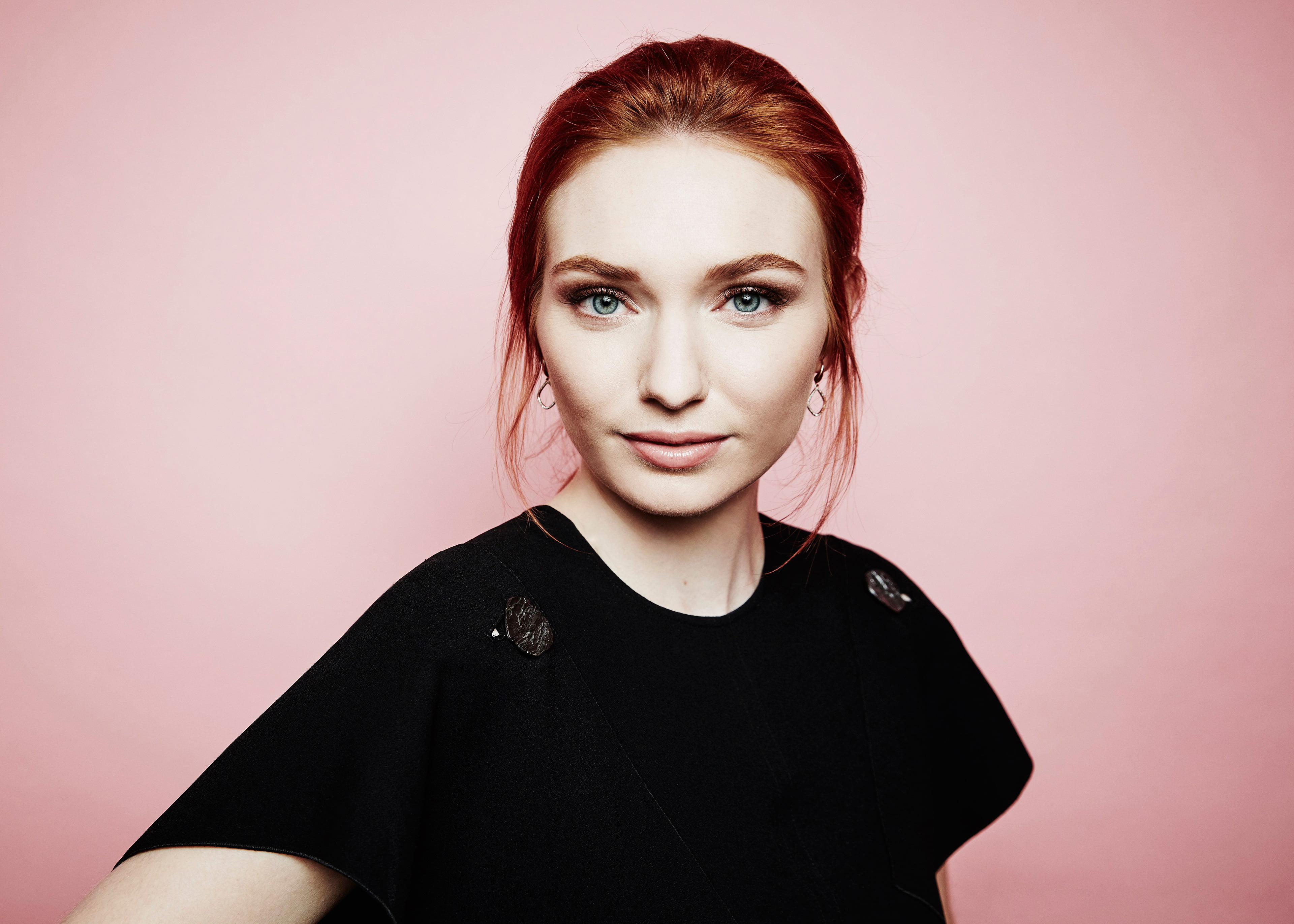 4K, portrait, black color, redhead, beautiful woman, headshot, hd, girls, indoors, casual clothing, eleanor tomlinson, celebrities, pink background, studio shot, HD Wallpaper