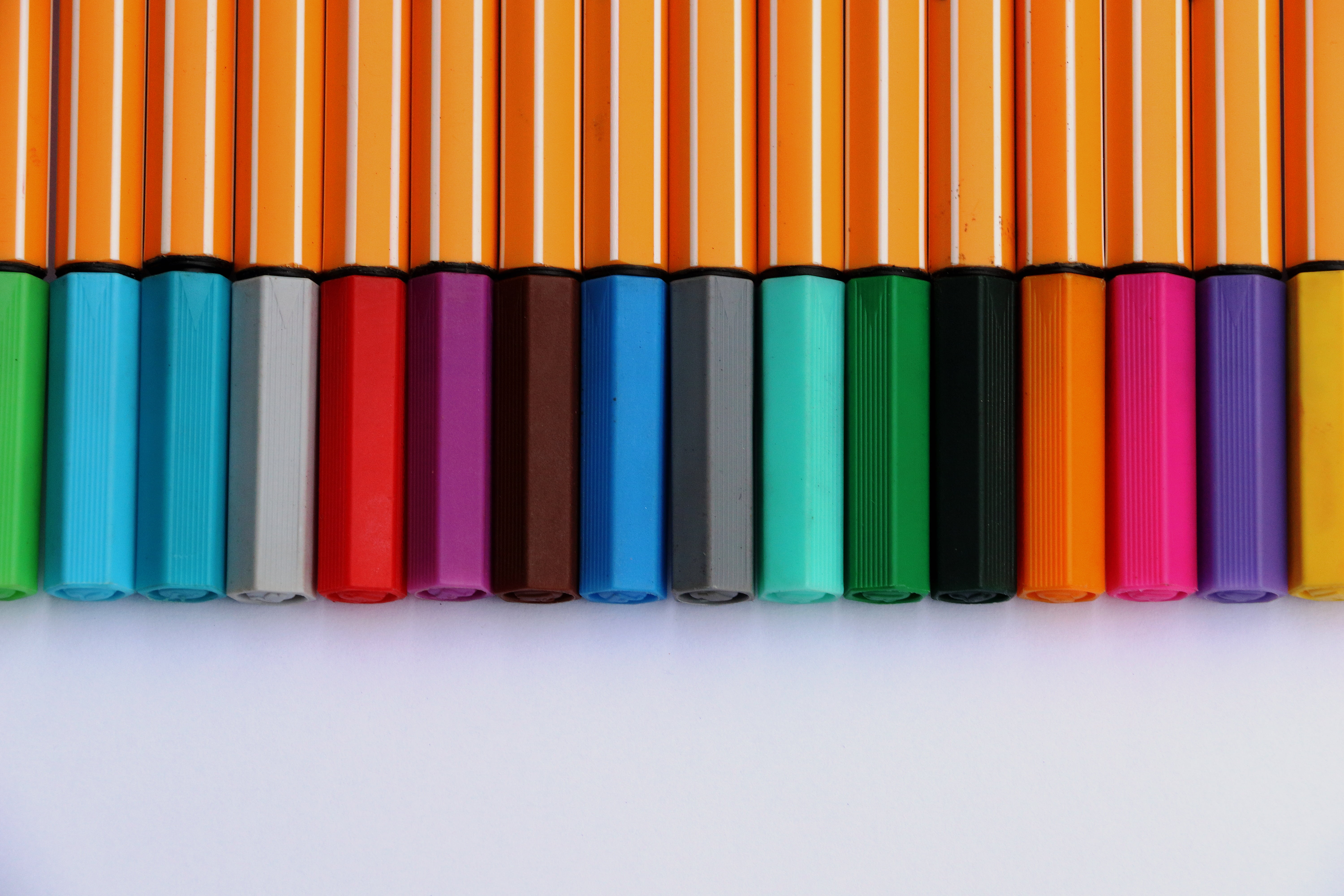draw, side by side, art, studio shot, rainbow colors, 5K, arrangement, no people, felt tip pens, vibrant color, multi Colored, group of objects, retail, HD Wallpaper