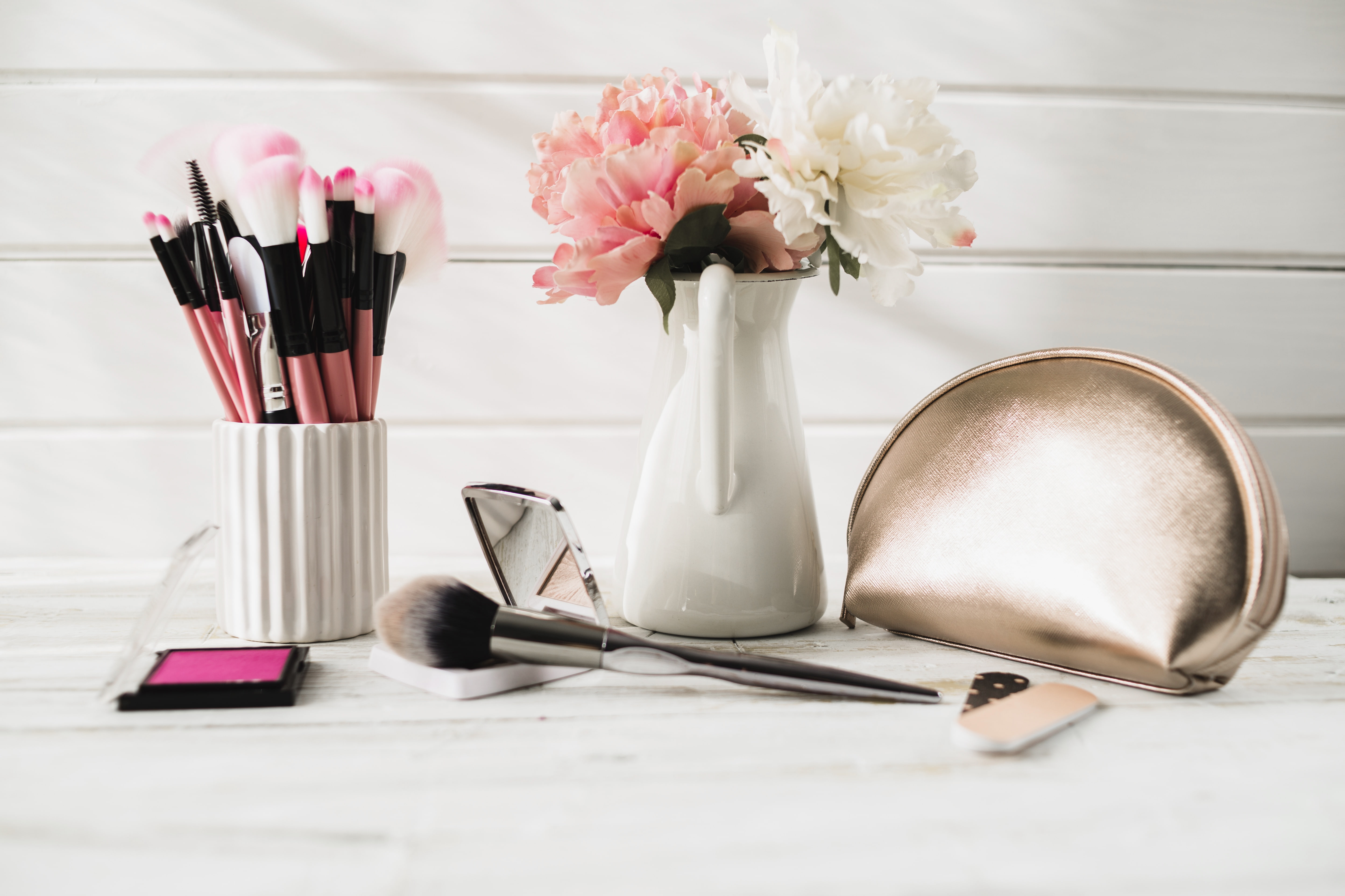 bouquet, flowers, brush, Makeup, cosmetics, cosmetic bag, wood, 5K, vase, HD Wallpaper