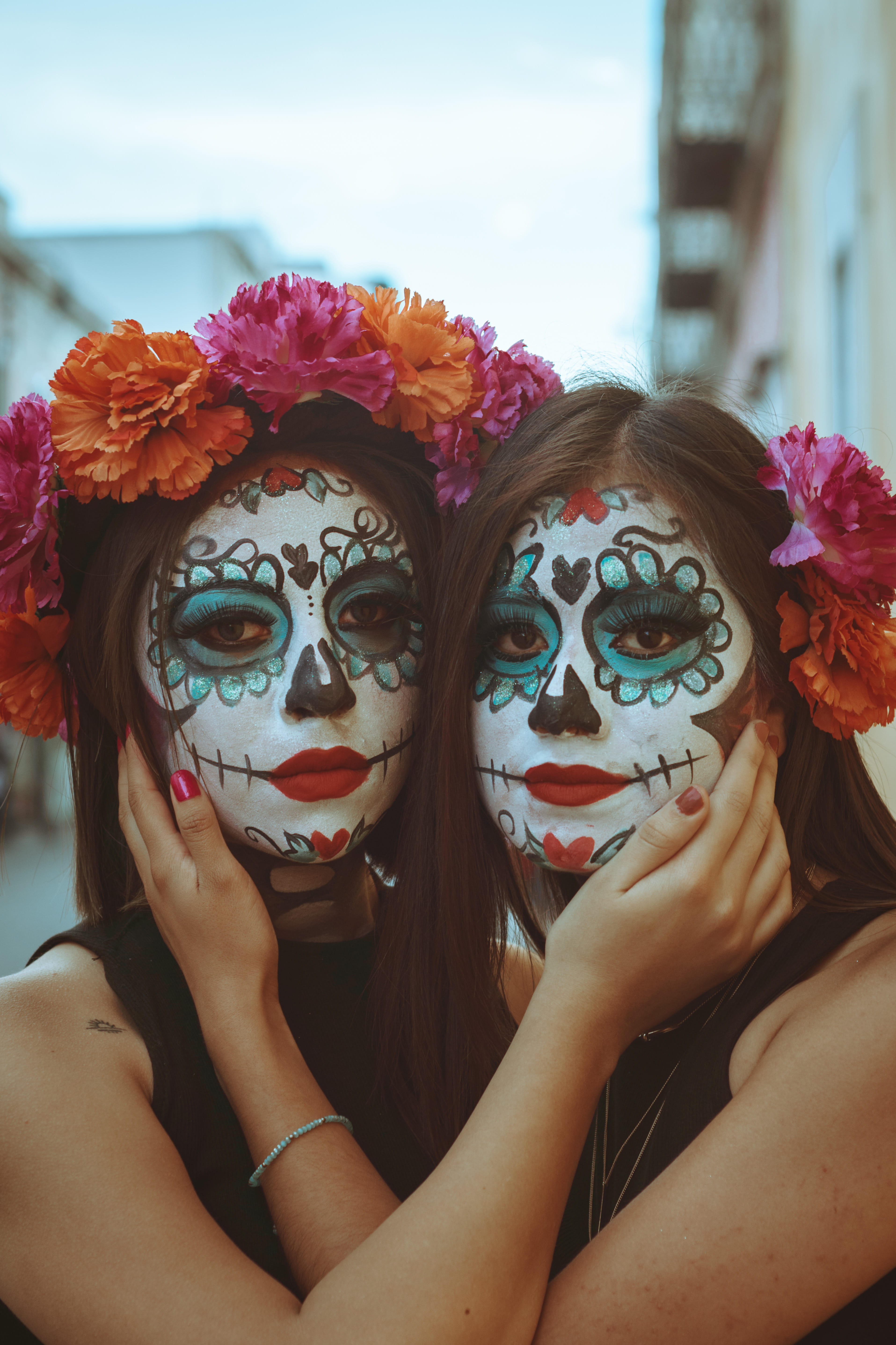 person, young women, smile, mouth, focus on foreground, mask, lifestyles, crowd, two, performer, head, close-up, portrait, disguise, headshot, plant, female, Phone HD Wallpaper