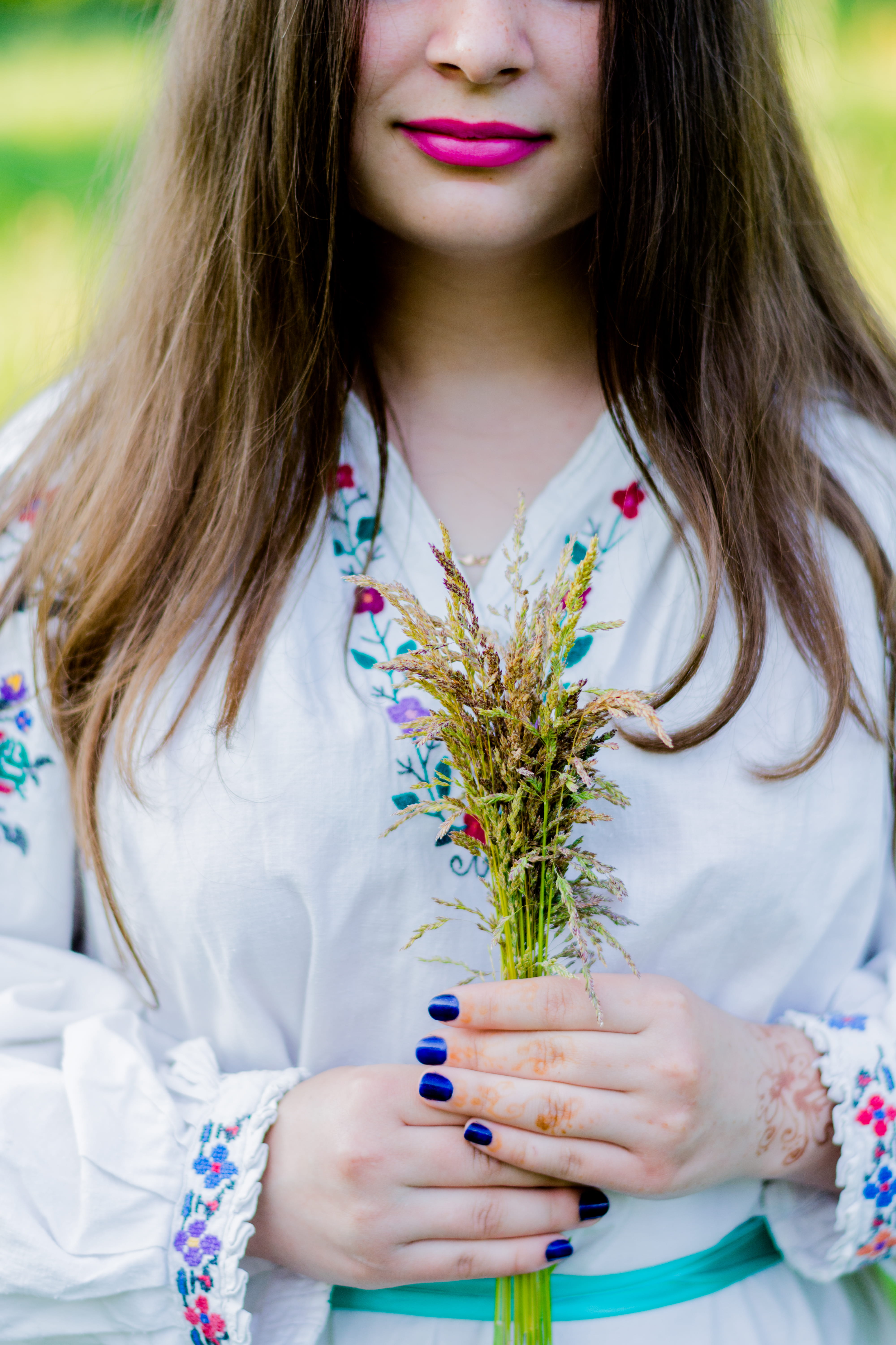 female, blossom, focus on foreground, clothing, young adult, adult, teenager, flower, outdoors, flowering plant, person, flower arrangement, standing, casual clothing, Phone HD Wallpaper
