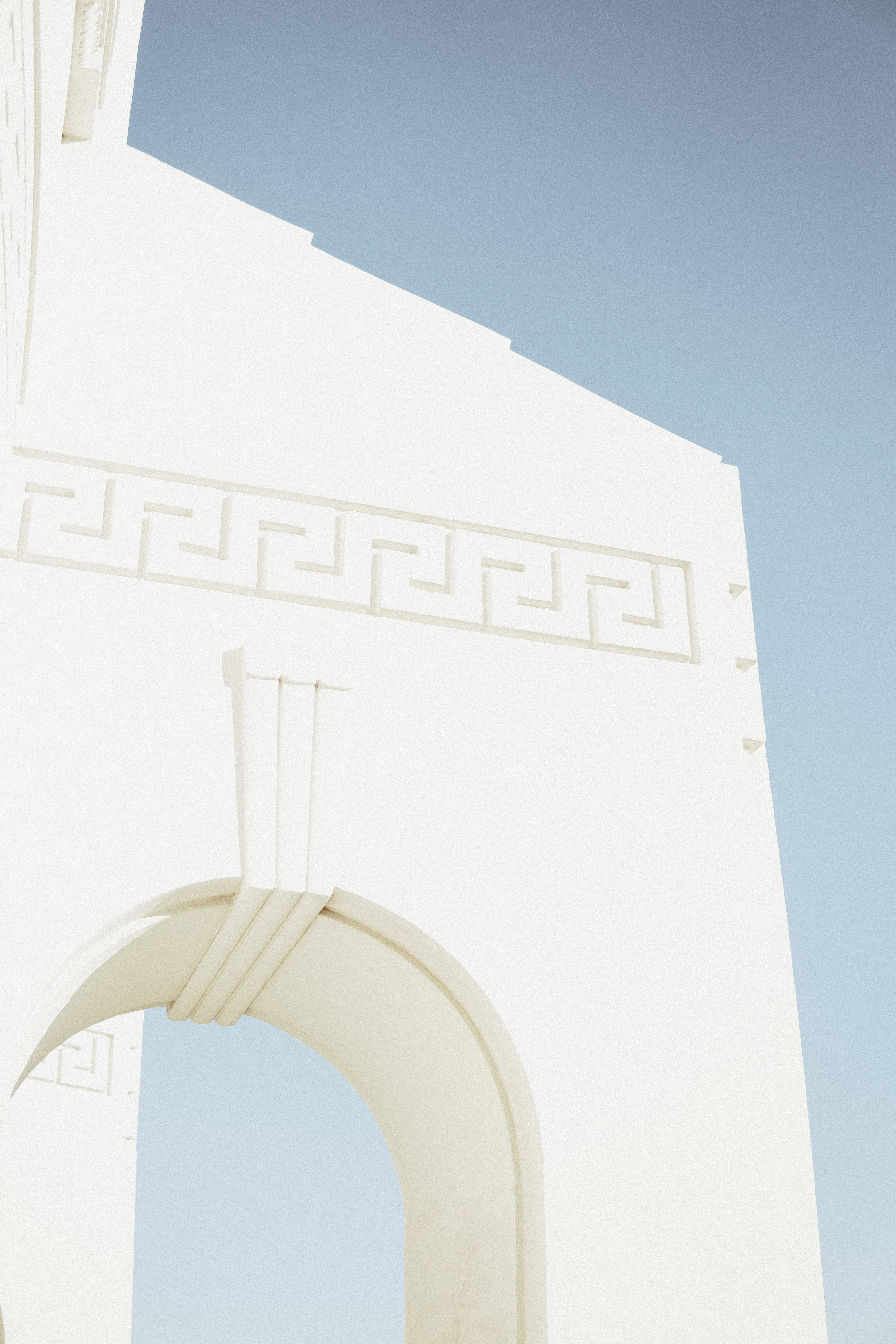 observatory, arch, gradient, communication, greece, united states, spring, 5K, location, day, low angle view, outdoors, griffith observatory, architecture, Phone HD Wallpaper