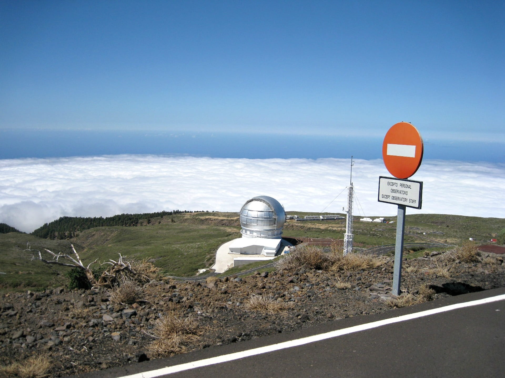 land, transportation, Cloud, horizon, 1080P, day, planetarium, communication, environment, landscape, no people, La Palma, sky, clear sky, sign, beauty in nature, HD Wallpaper