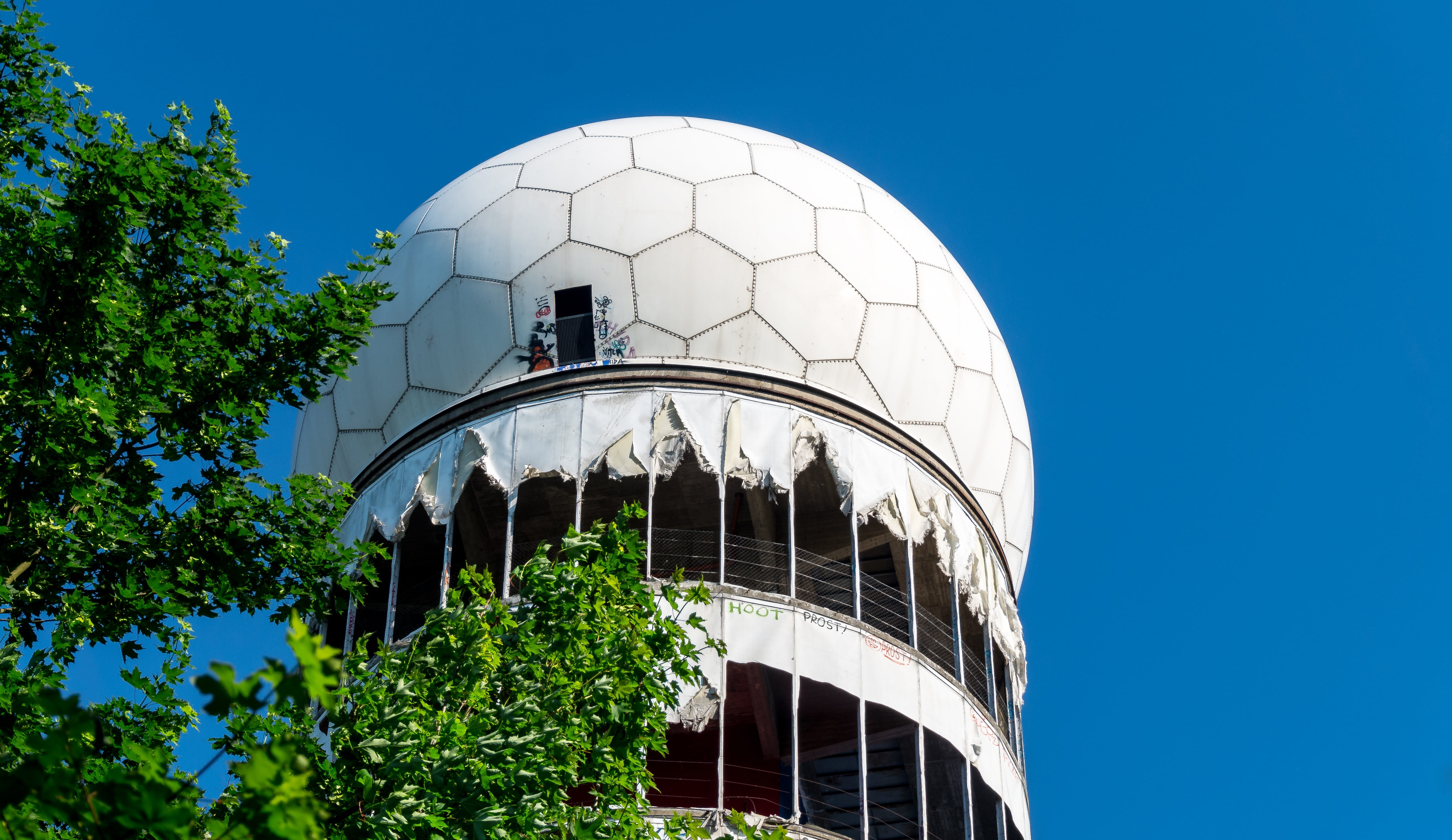 break up, decay, travel, dome, global communications, tree, outdoors, blue, radar, no people, low angle view, sky, plant, technology, travel destinations, HD Wallpaper