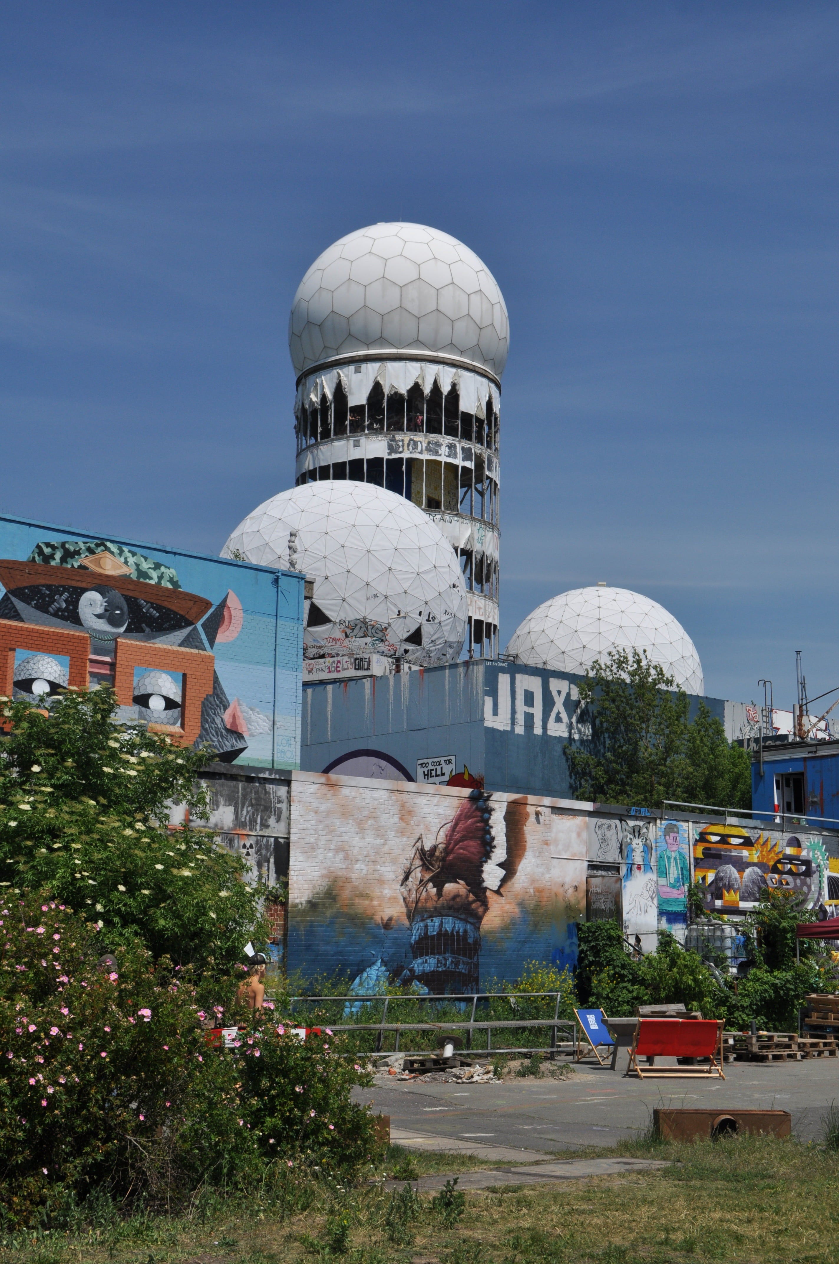 tree, tower, graffiti, plant, building exterior, dome, built structure, city, street art, travel destinations, berlin, teufelsberg, religion, sunlight, Phone HD Wallpaper