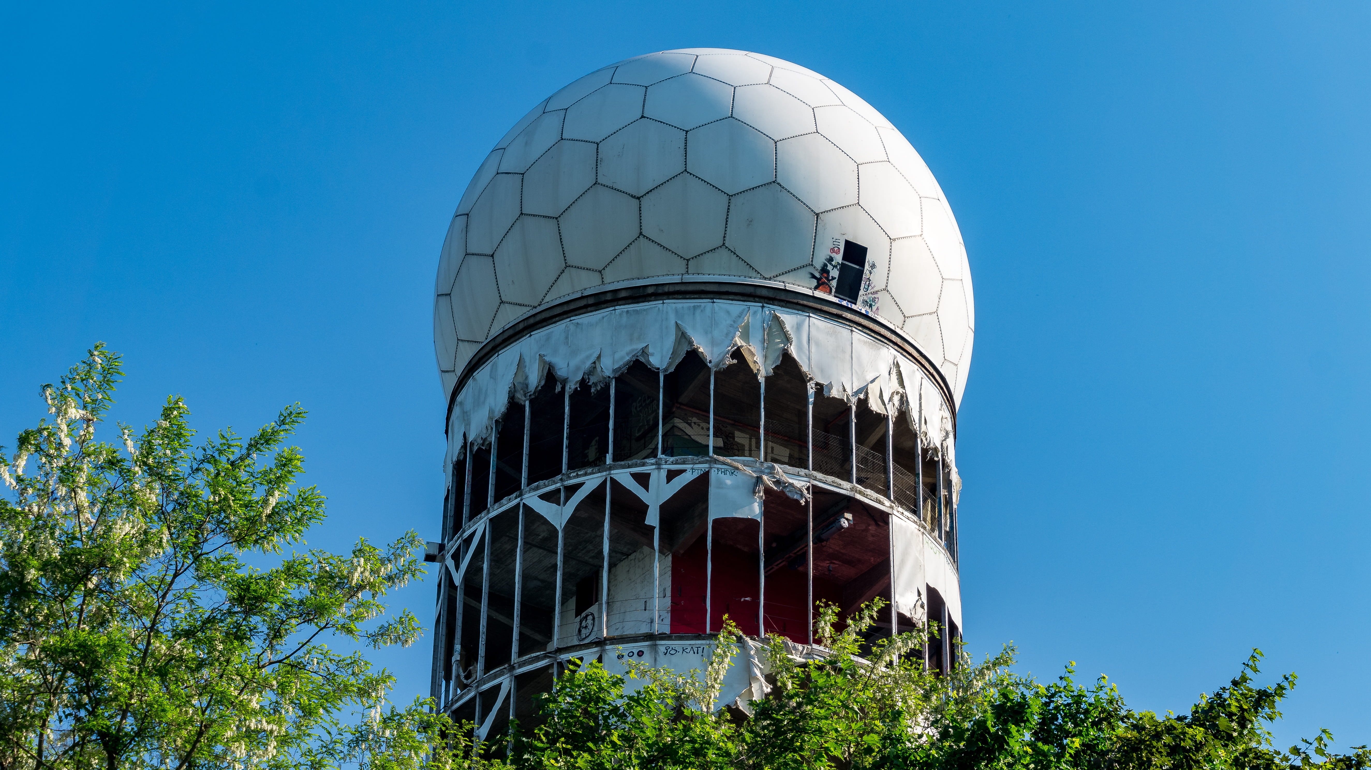 blue, tree, 5K, nature, radar, religion, break up, dome, travel destinations, interception station, no people, building exterior, outdoors, built structure, HD Wallpaper