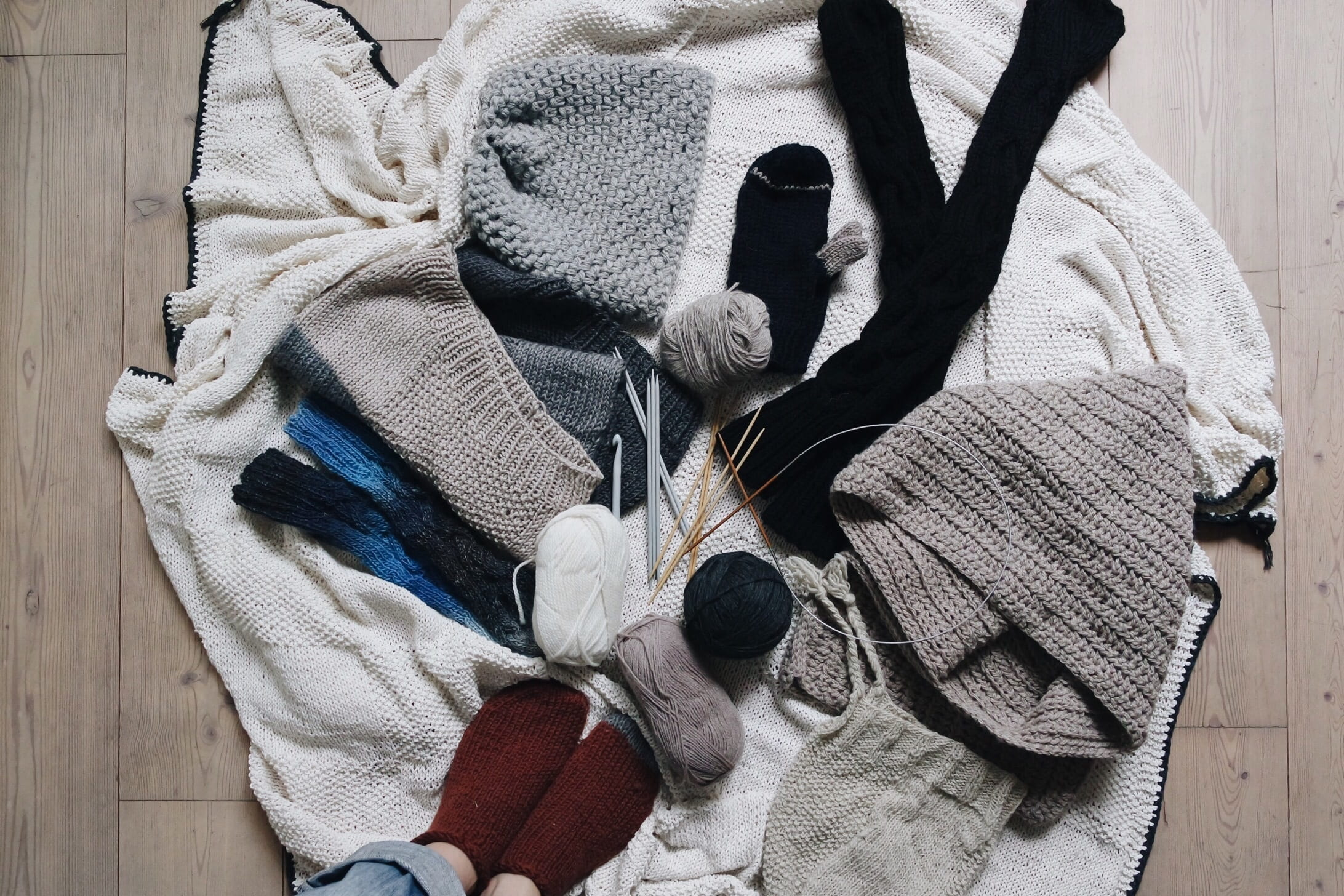 textile, sack, choice, towel, large group of objects, fashion, sock, 1080P, clothing, clothes, yarn, no people, high angle view, flooring, warm clothing, HD Wallpaper