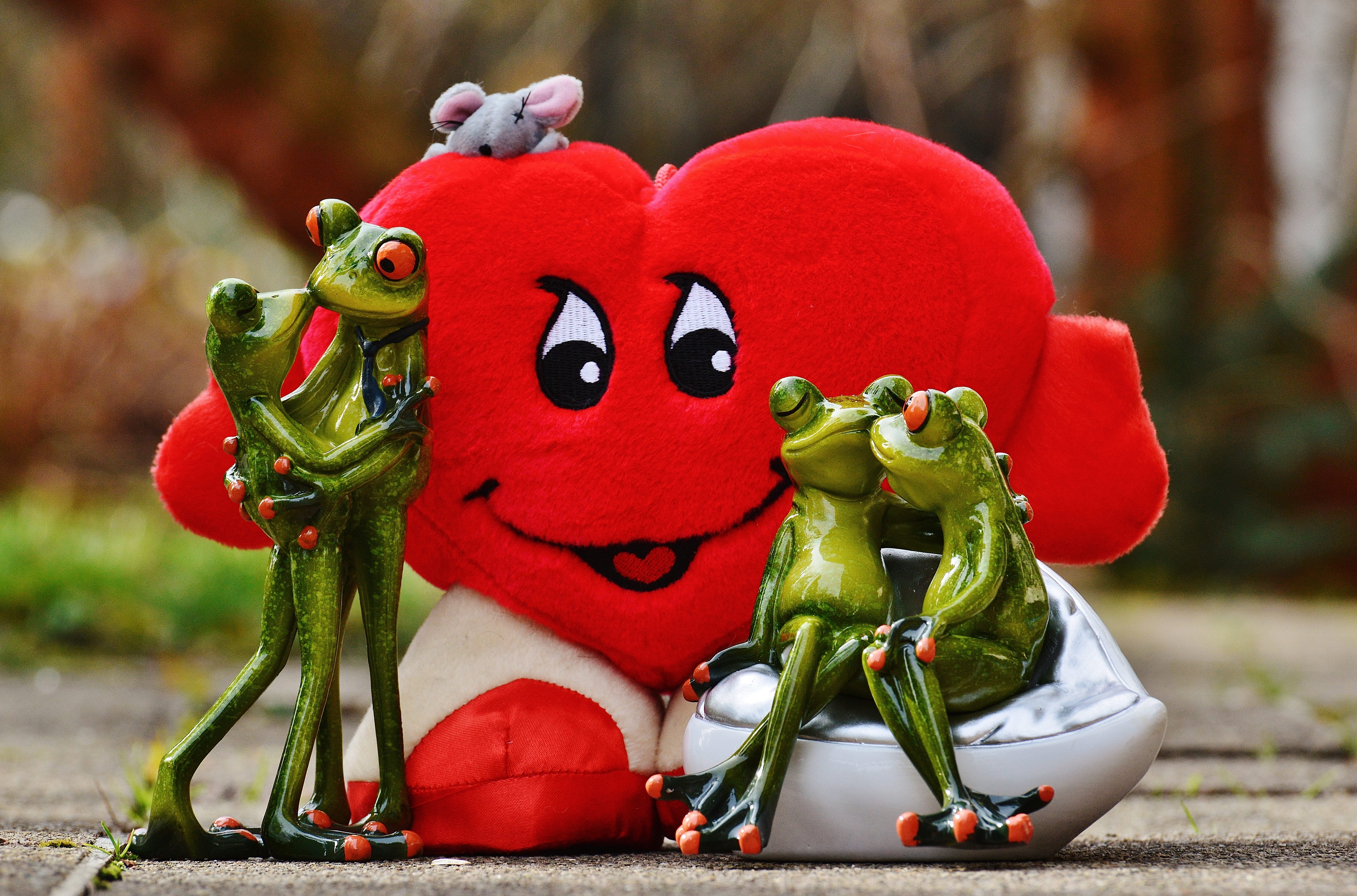 luck, combines, day, connectedness, friendship, love oath, celebration, connection, flirt, together, green, funny, figurine, red, craft, toy, human representation, HD Wallpaper