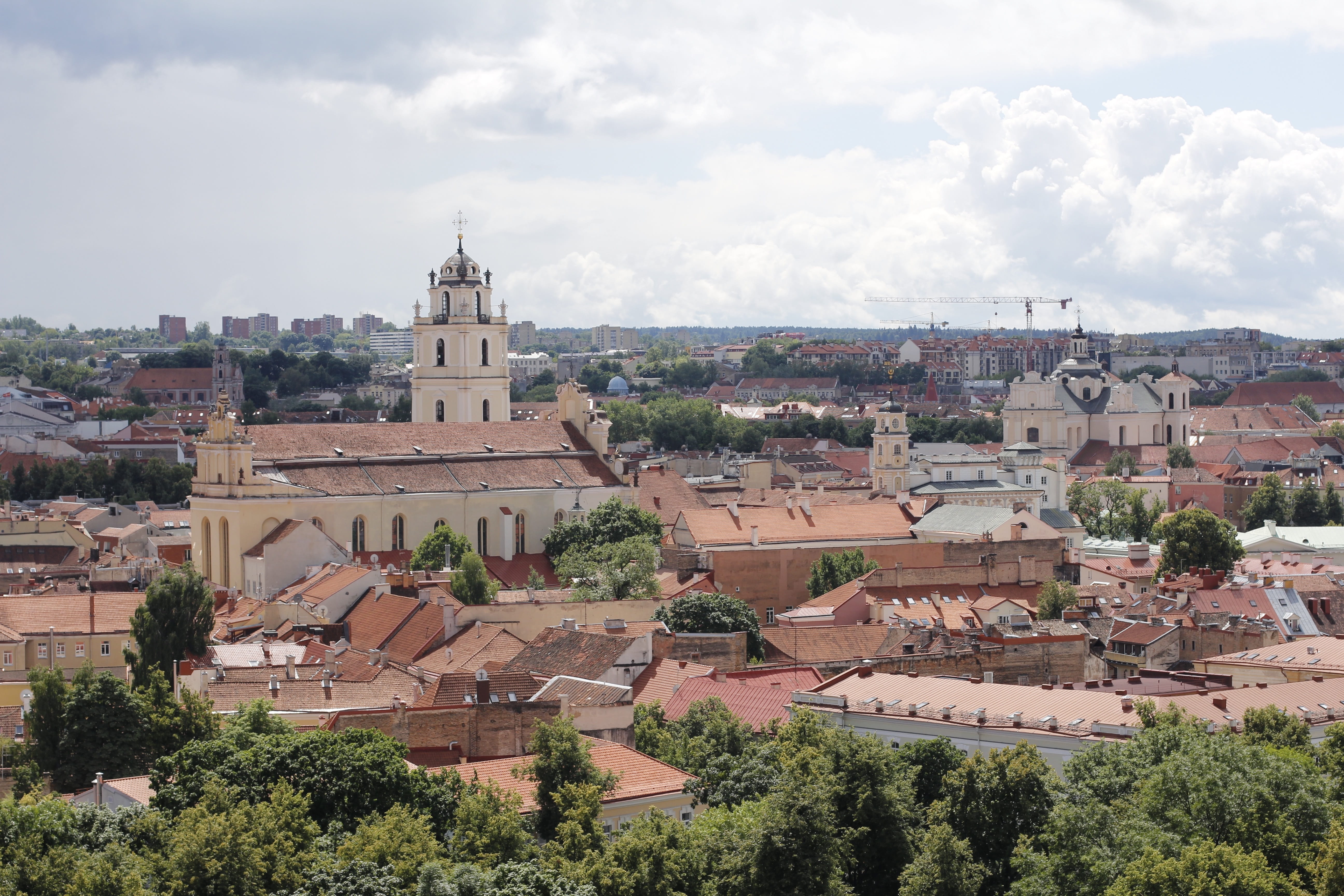 building exterior, famous Place, sky, plant, town, 5K, roof, Vilnius, building, historically, high angle view, outdoors, built structure, nature, architecture, HD Wallpaper