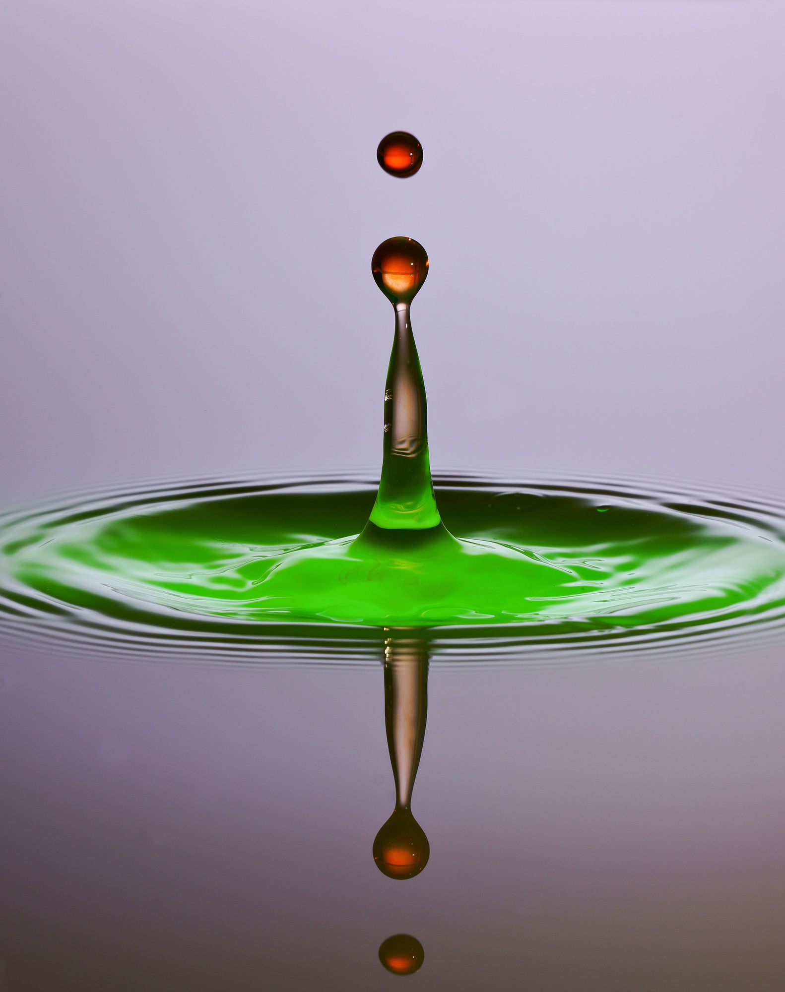green color, motion, liquid, macro, hochspringender high drop, shape, purity, drop, water surface, indoors, high speed, rippled, water, splashing, splashing droplet, Phone HD Wallpaper