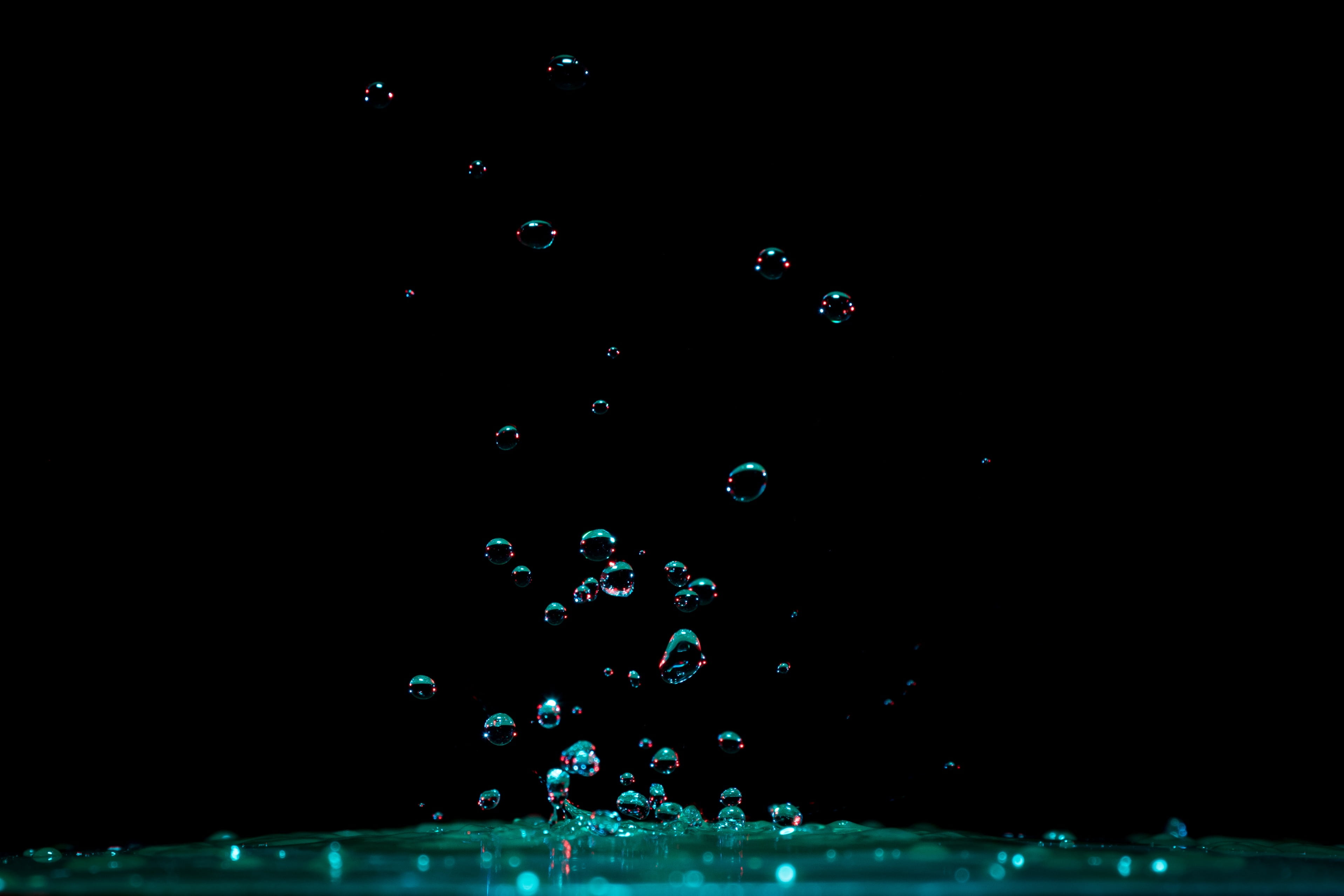 droplets, copy space, indoors, close, illuminated, hochspringender high drop, dance, drop of water, night, liquid, bubble, splashing, drop, waterfront, HD Wallpaper