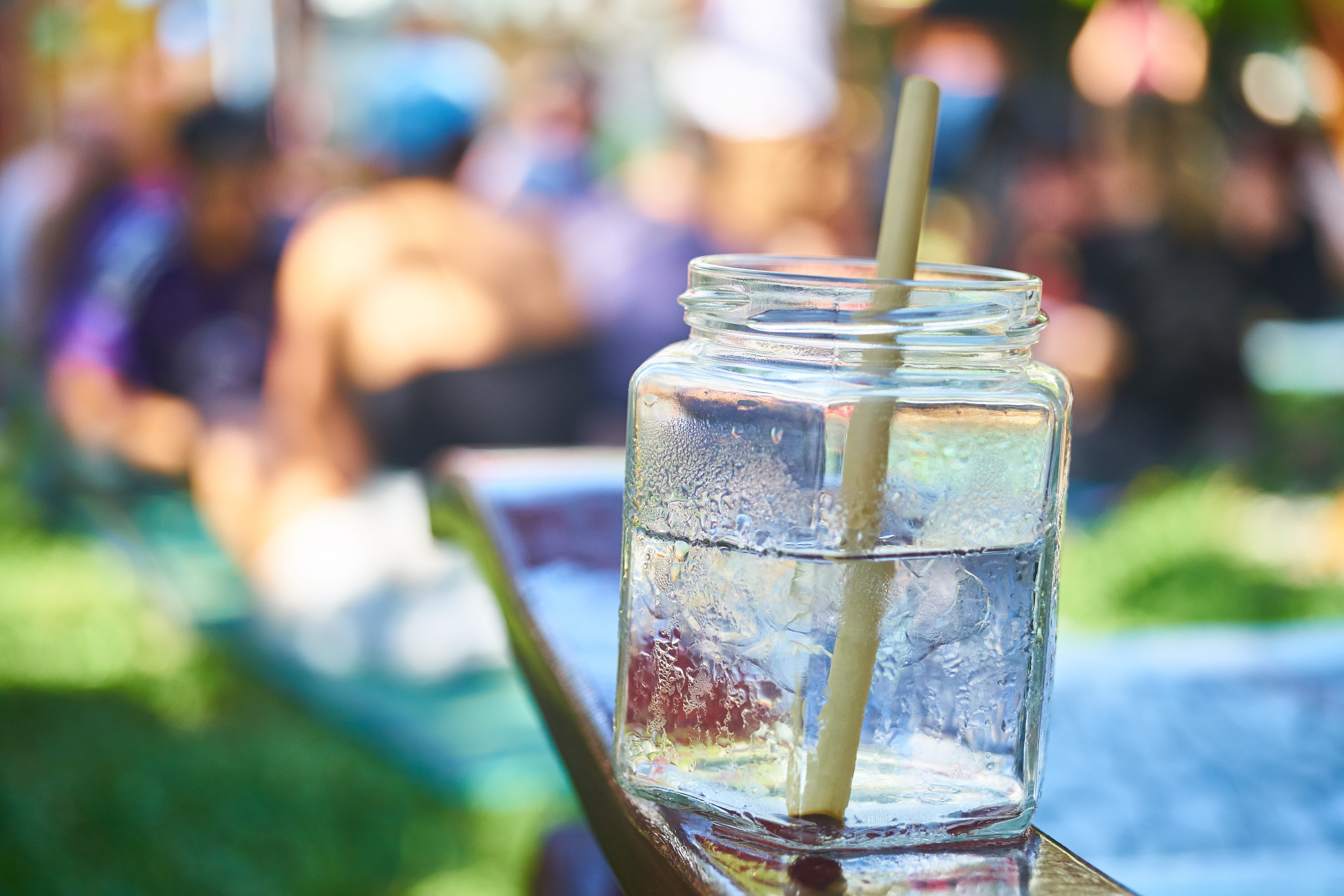 straw, good morning, freshness, focus on foreground, tonic water, beverage, refreshment, cold temperature, table, glass - material, drink, restaurant, cocktail, HD Wallpaper