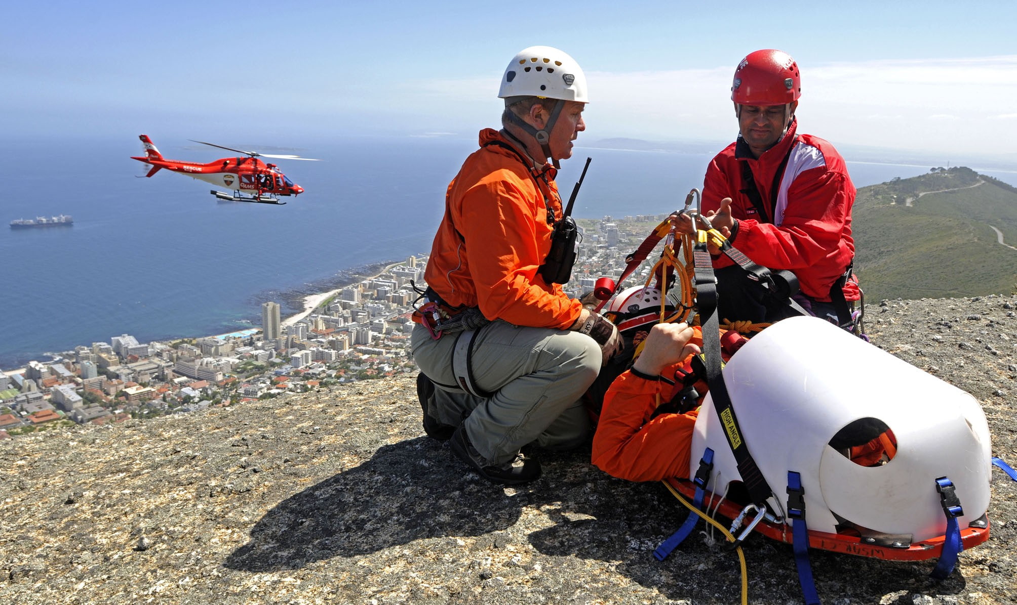 Matthew Jordaan, helmet, 1080P, cliff, helicopters, paramedics, sea, HD Wallpaper