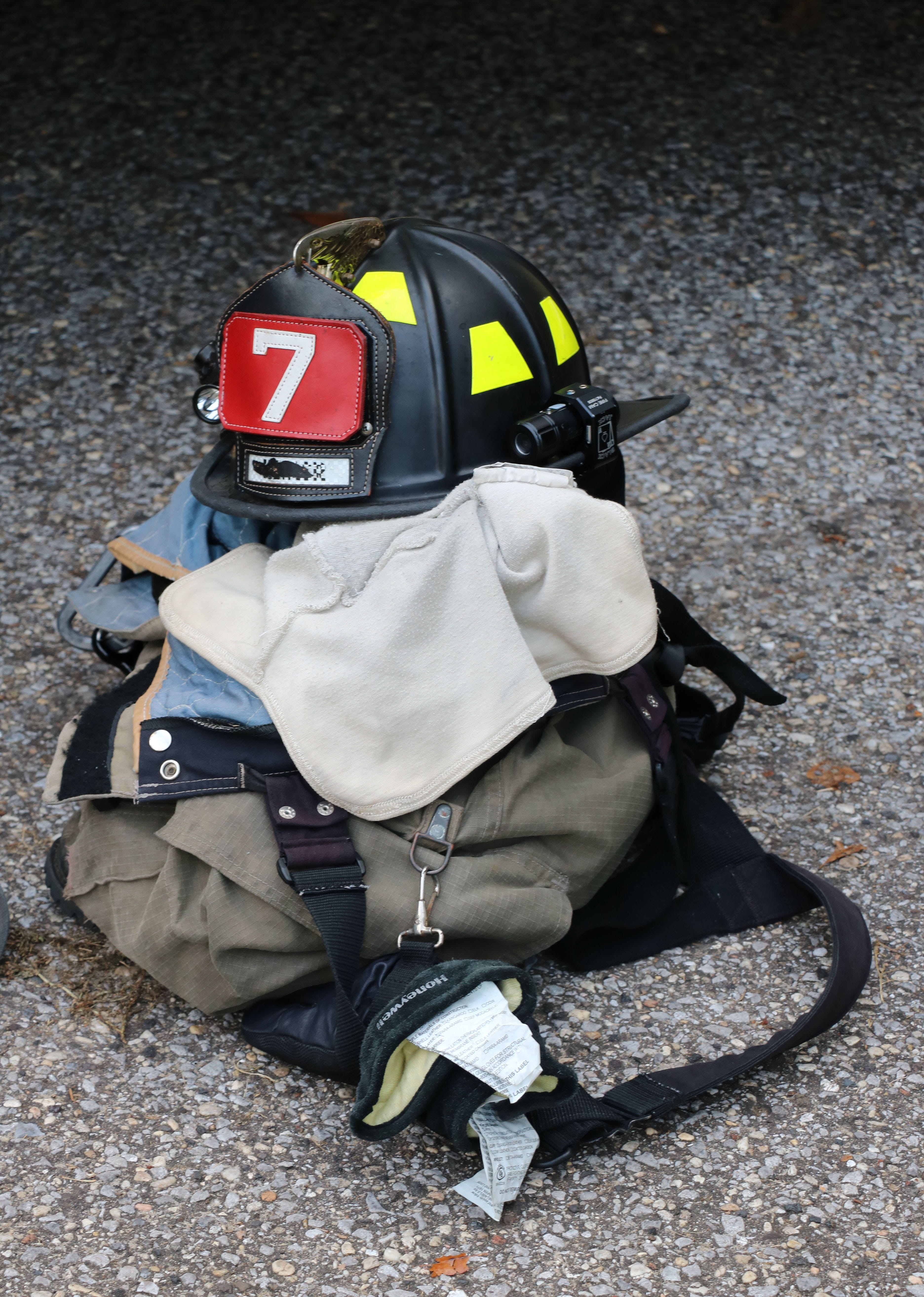occupation, safety, people, travel, outdoors, firefighting, paramedic, uniform, 5K, full length, sport, fire gear, healthcare and medicine, Fire, backpack, Phone HD Wallpaper