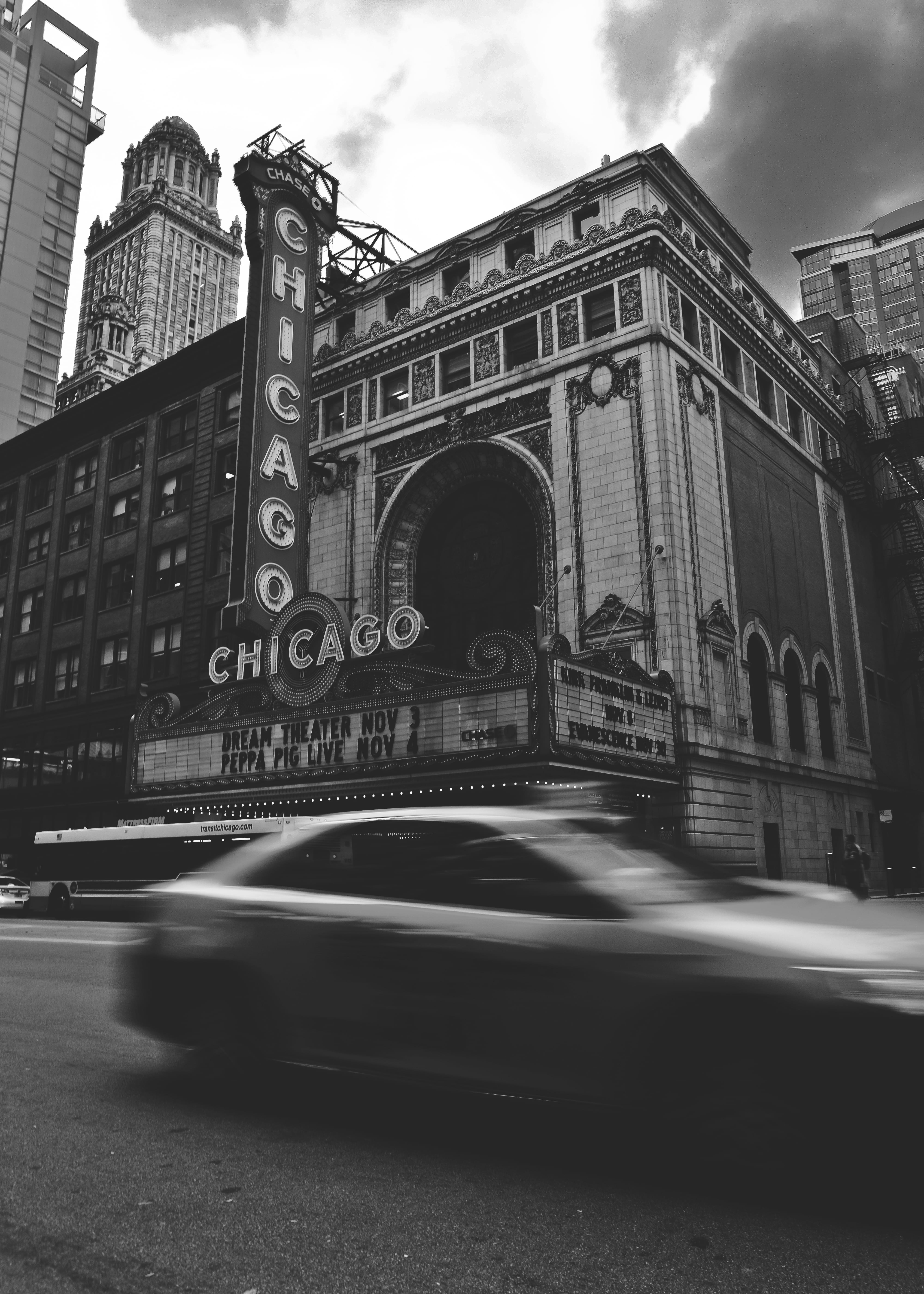 speed, urban, building, motor vehicle, on the move, architecture, entertainment, usa, black and white, street, motion, illinois, arch, vehicle, travel, Phone HD Wallpaper