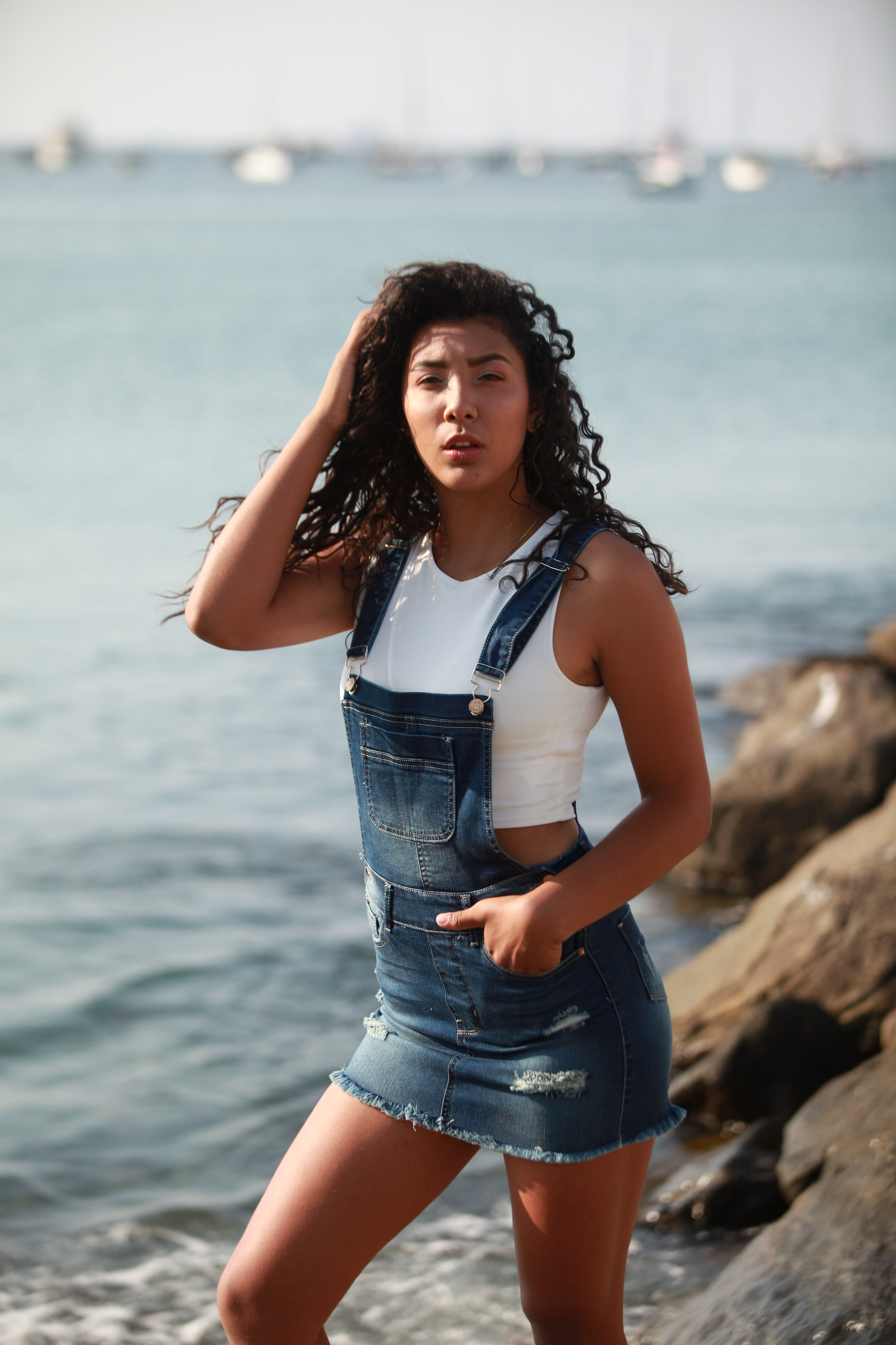 beautiful woman, water, leisure activity, peru, evening dress, denim, 5K, callao, hair, person, casual clothing, beauty, young women, shorts, women, jeans, Phone HD Wallpaper