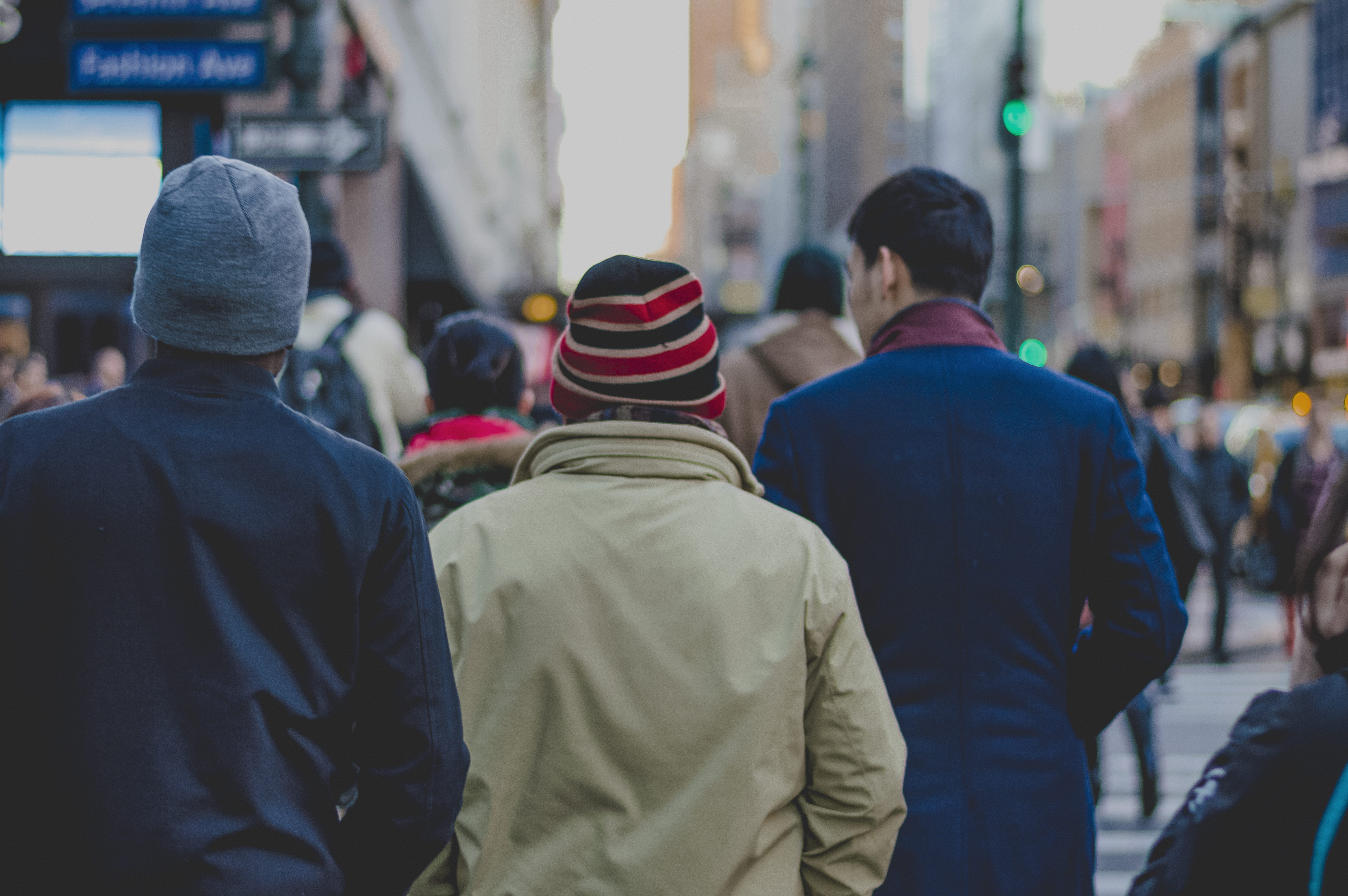 bokeh, people, crossing, warm clothing, focus on foreground, manhattan, men, cold, walking, day, cidade, real people, clothing, incidental people, walkers, HD Wallpaper