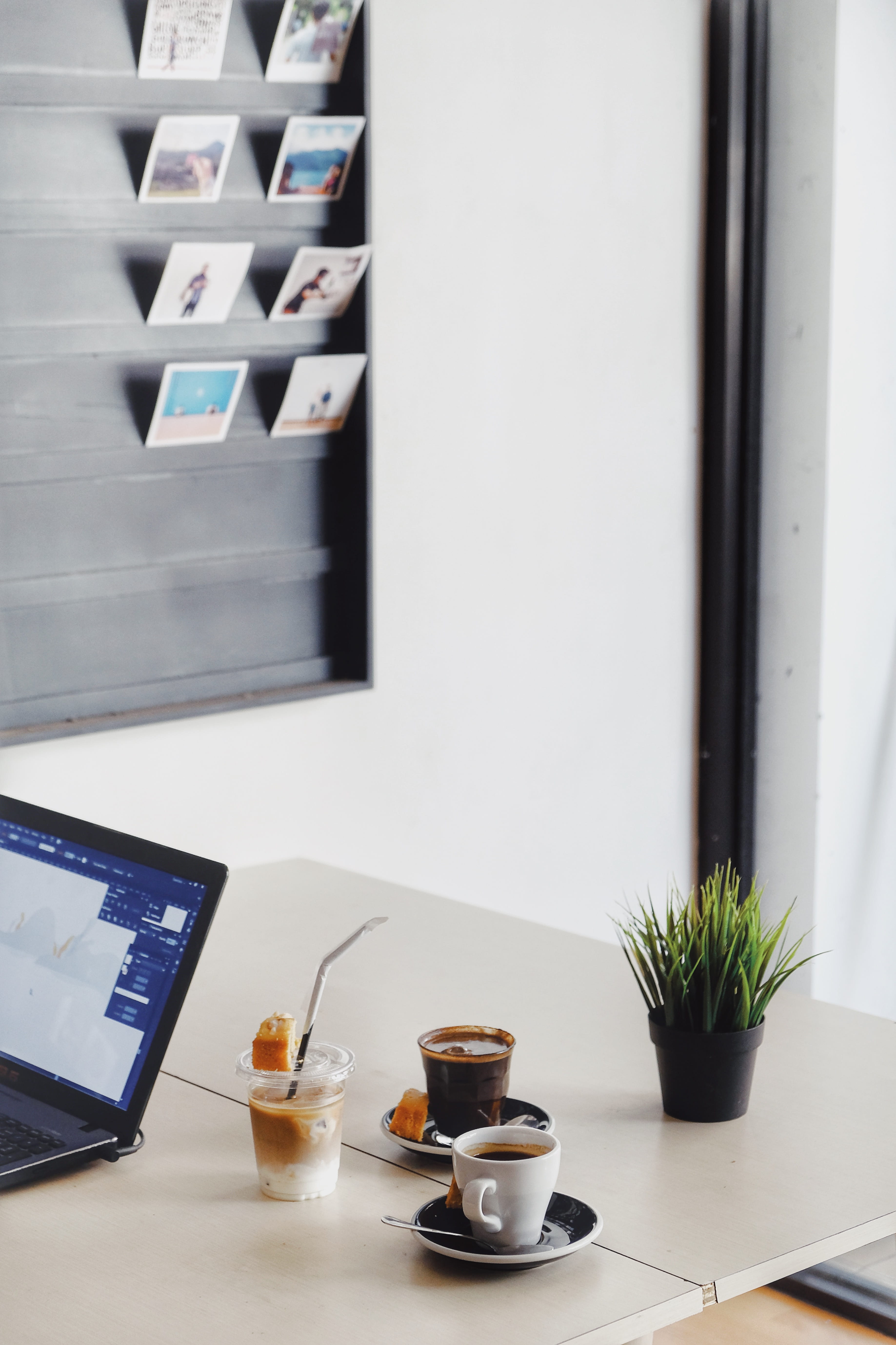 no people, computer, houseplant, coffee mug, white space, filled, ceramic, modern design, furniture, iced coffee, design, mug, interior shop, 5K, glass, Phone HD Wallpaper