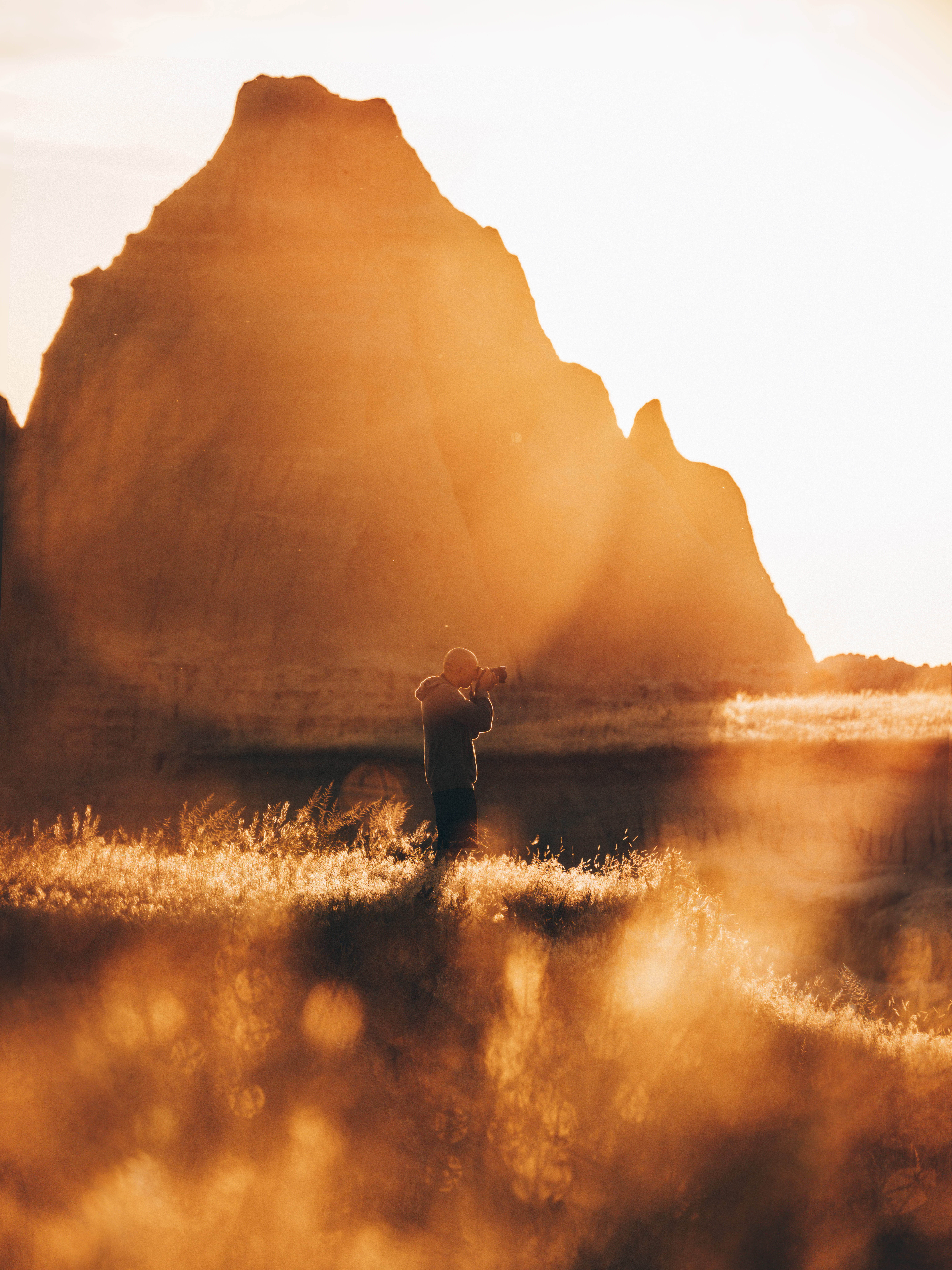 gfx, women, sunlight, sunrise - Dawn, caucasian Ethnicity, sea, back Lit, vacations, standing, scenics, one Person, tranquil Scene, men, one Man Only, recreational Pursuit, Phone HD Wallpaper