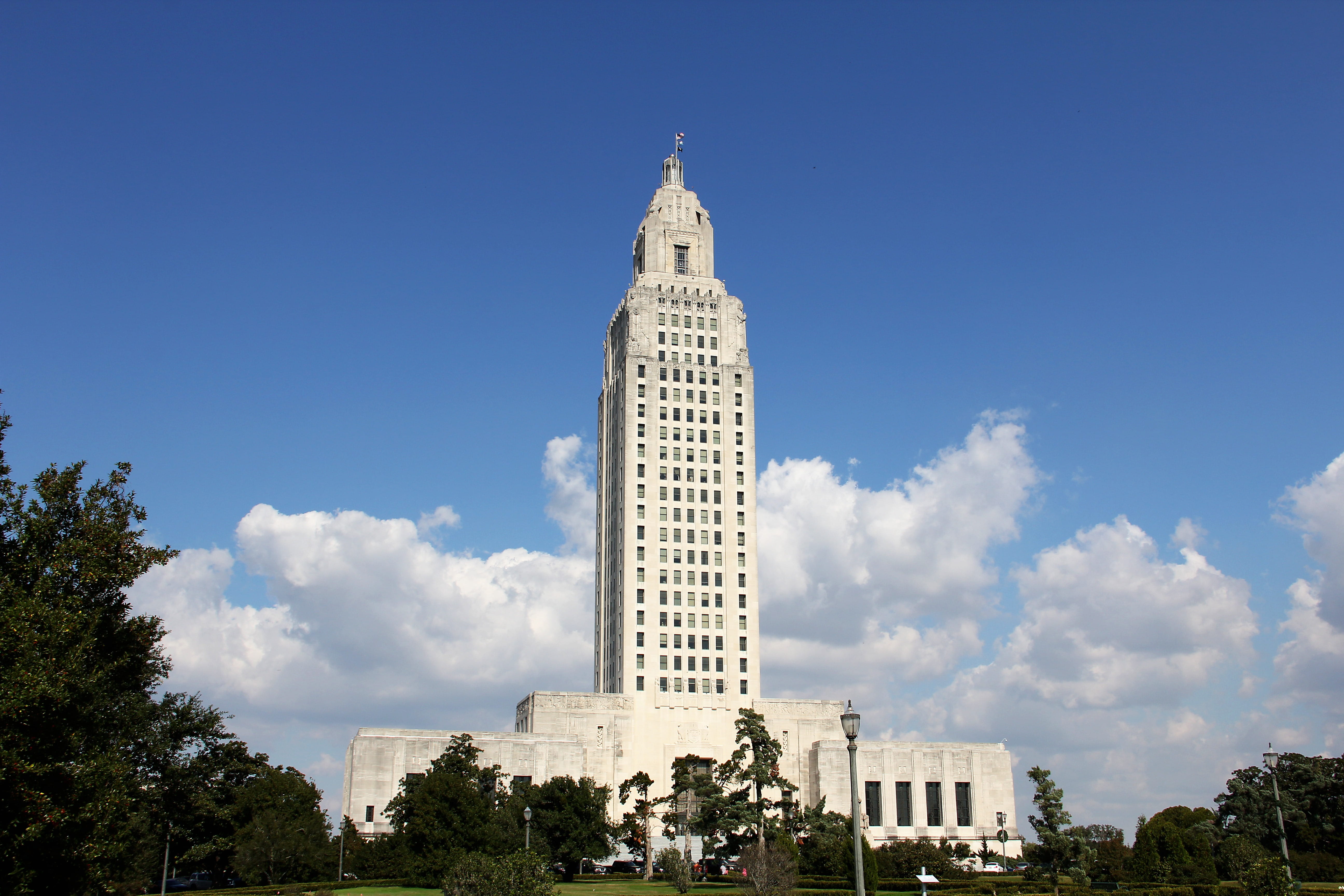 office building exterior, baton rouge, building exterior, capitol building, Capitol, tourism, government, travel destinations, blue, Louisiana, tree, tower, HD Wallpaper