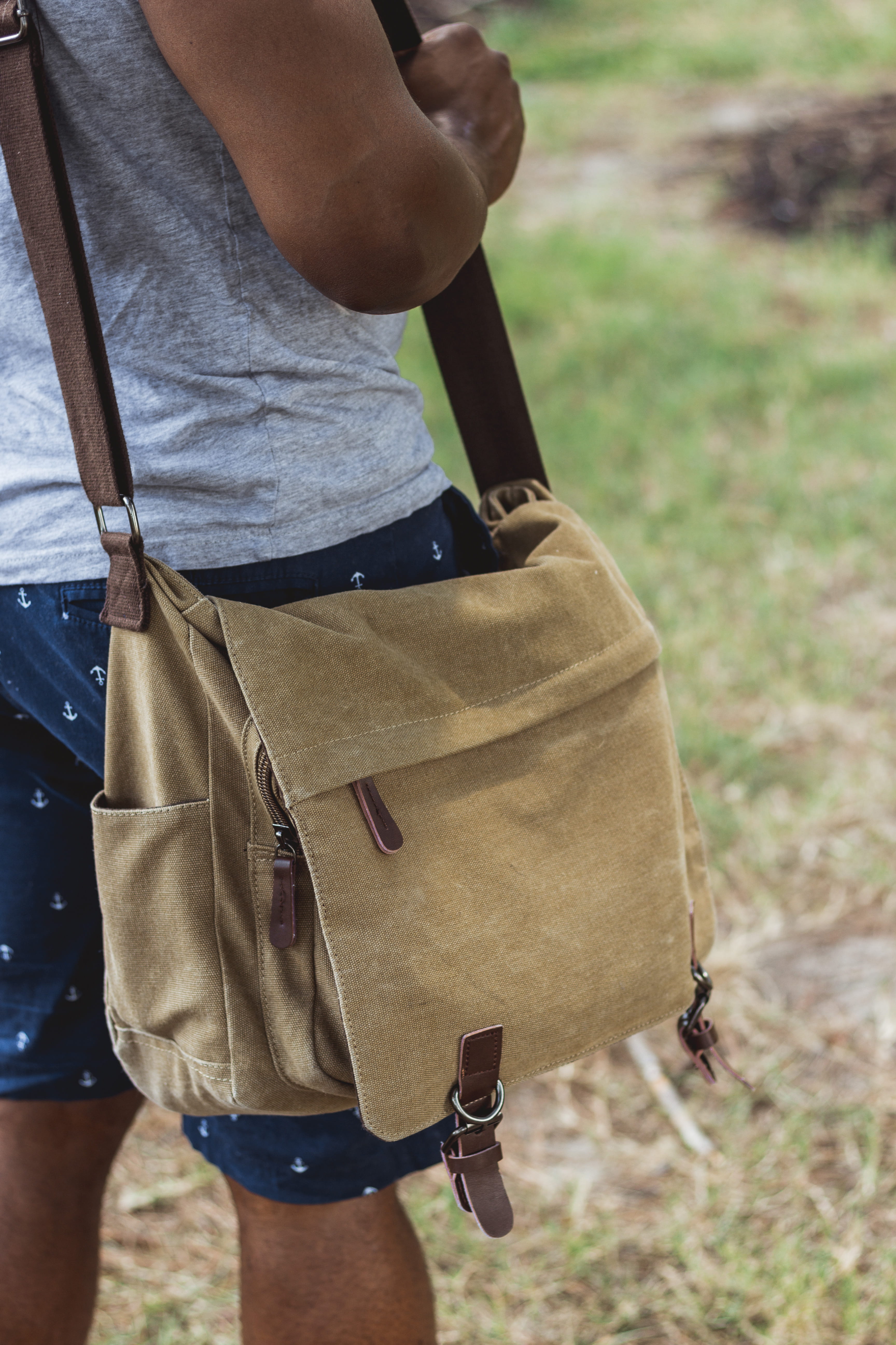 field, leisure activity, grass, day, casual clothing, man, united states, midsection, baton rouge, lifestyles, outdoors, strap, holding, men, bag, one person, Phone HD Wallpaper