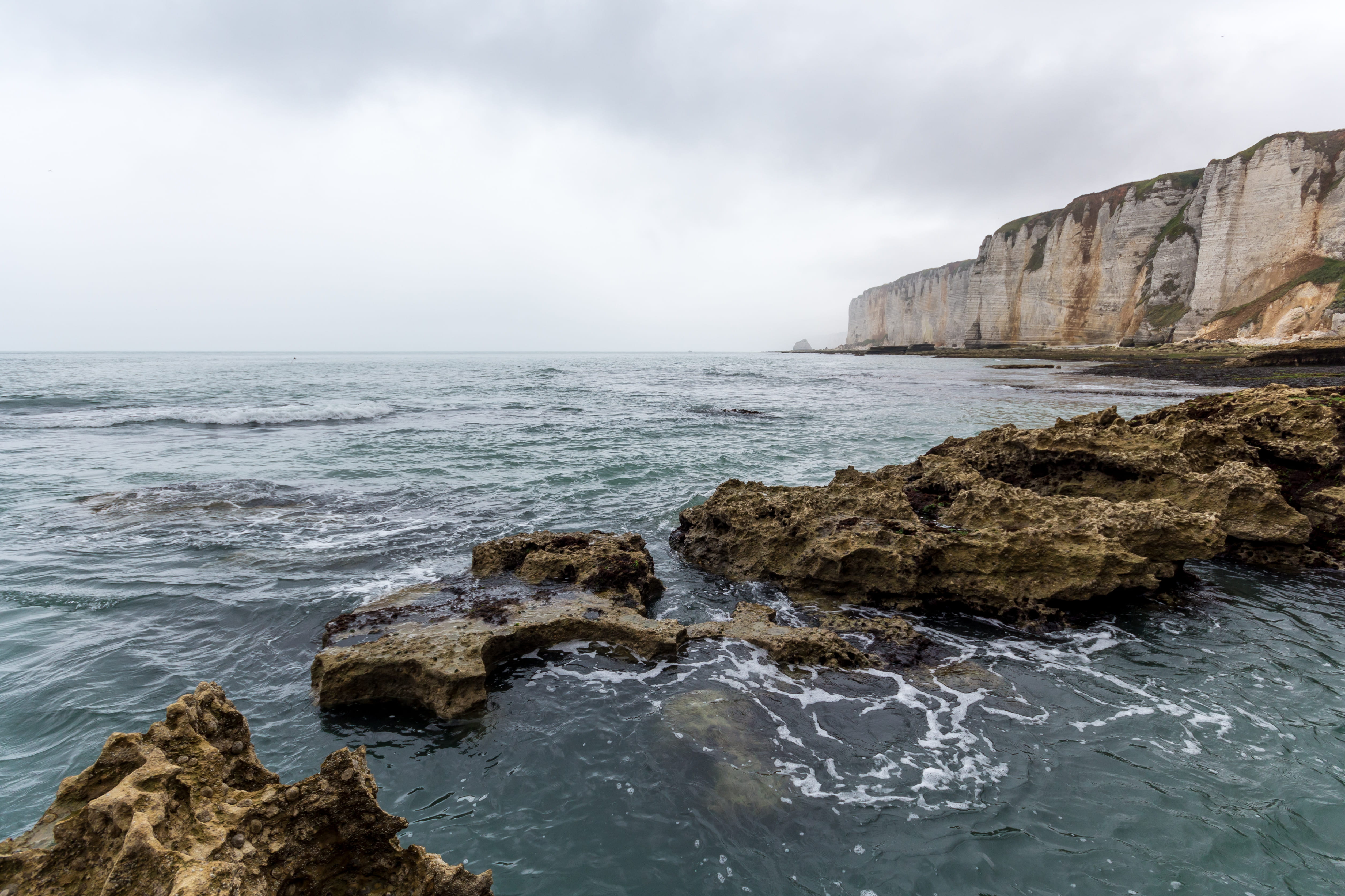 idyllic, beauty in nature, water, canon, land, europe, breaking, rock - object, ocean waves, eroded, etretat, solid, scenics - nature, travel, gloomy, horizon over water, HD Wallpaper
