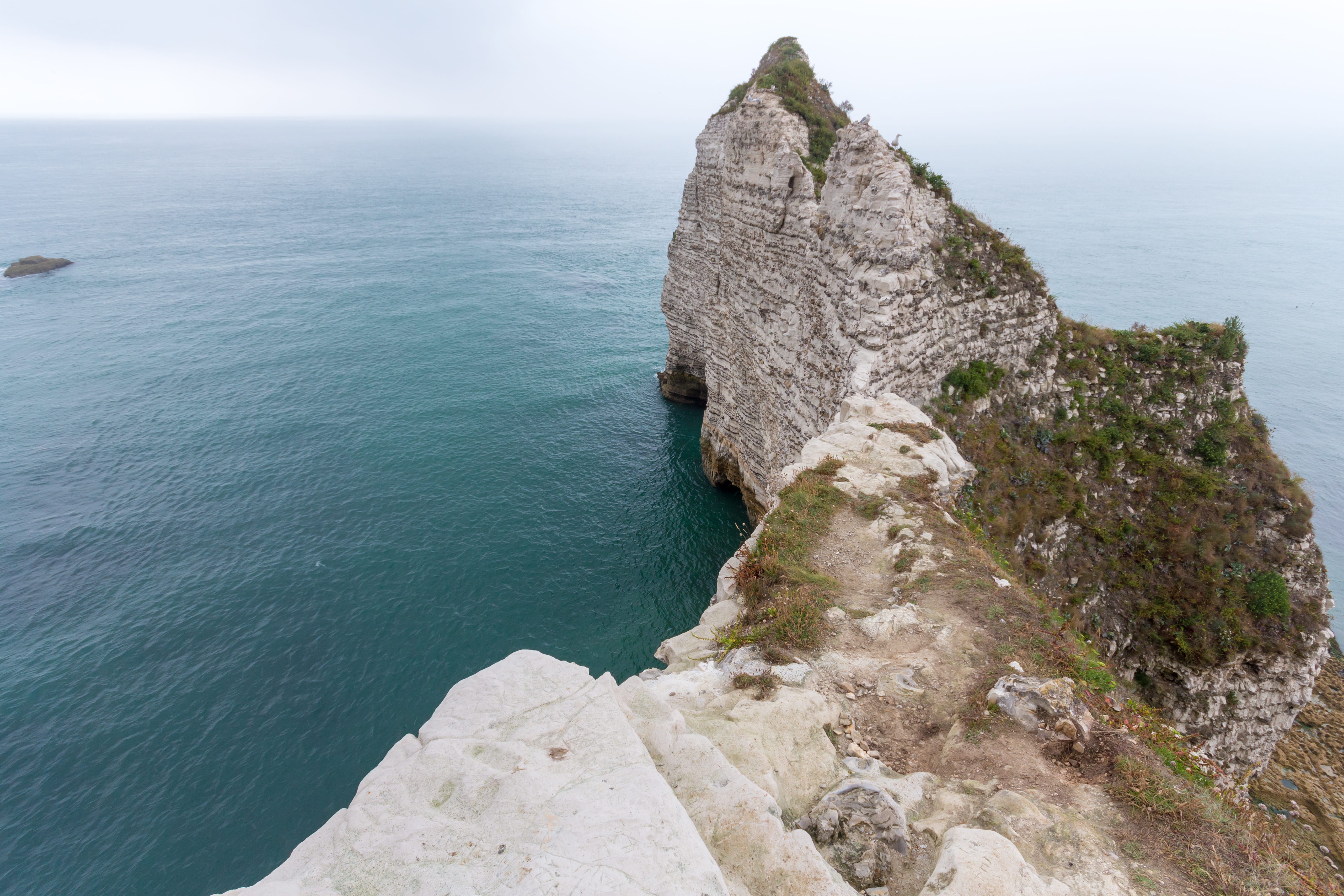 rock, eroded, canon 700d, etretat, sea, beauty in nature, fallas, tranquility, falaises, high angle view, horizon over water, land, nature, france, canon, HD Wallpaper