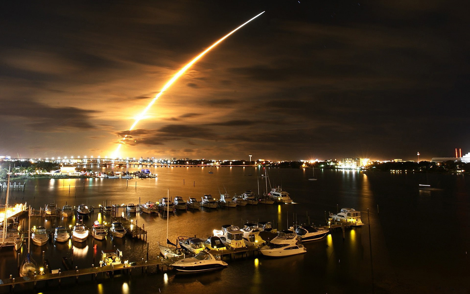 trail, speed, pier, boats, boat, white, fiery, 1080P, fiery trail, Night, HD Wallpaper