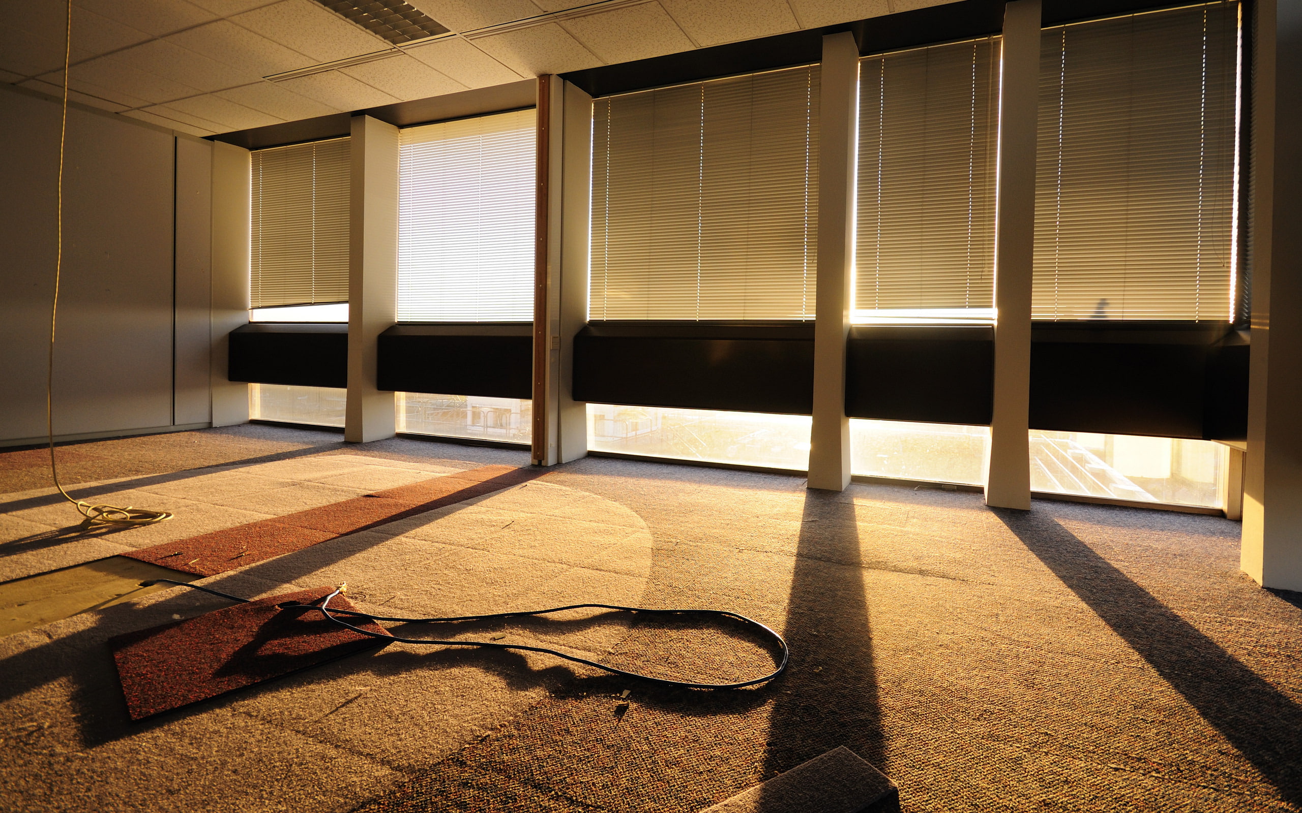 wall, window, rays, situation, home, the building, Windows, rope, the situation, morning, blinds, repair, shadows, building, glass, light, shadow, floor, HD Wallpaper