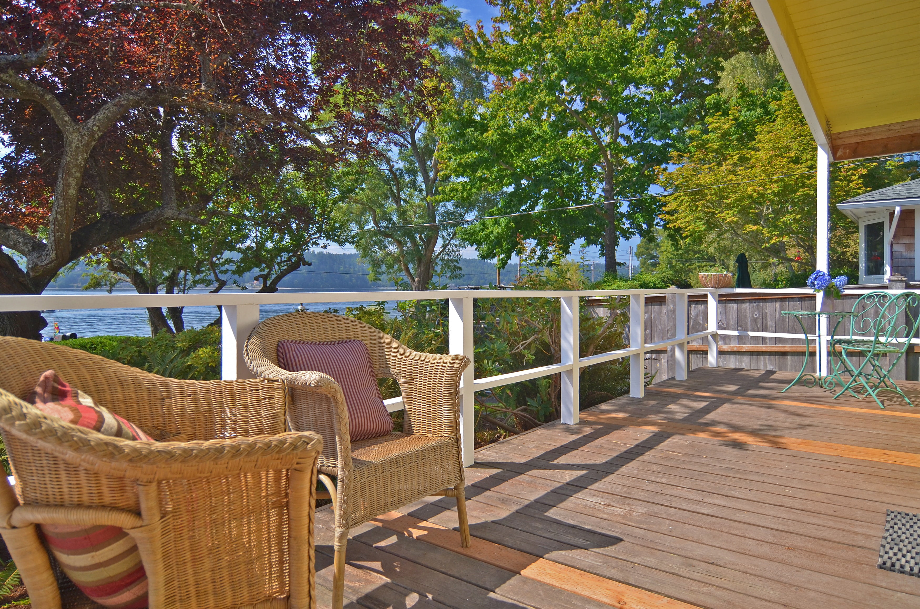 outdoor chair, tree, furniture, 2K, plant, sunlight, wood - material, view, armchair, no people, northwest, table, absence, wicker, seat, water, flooring, HD Wallpaper