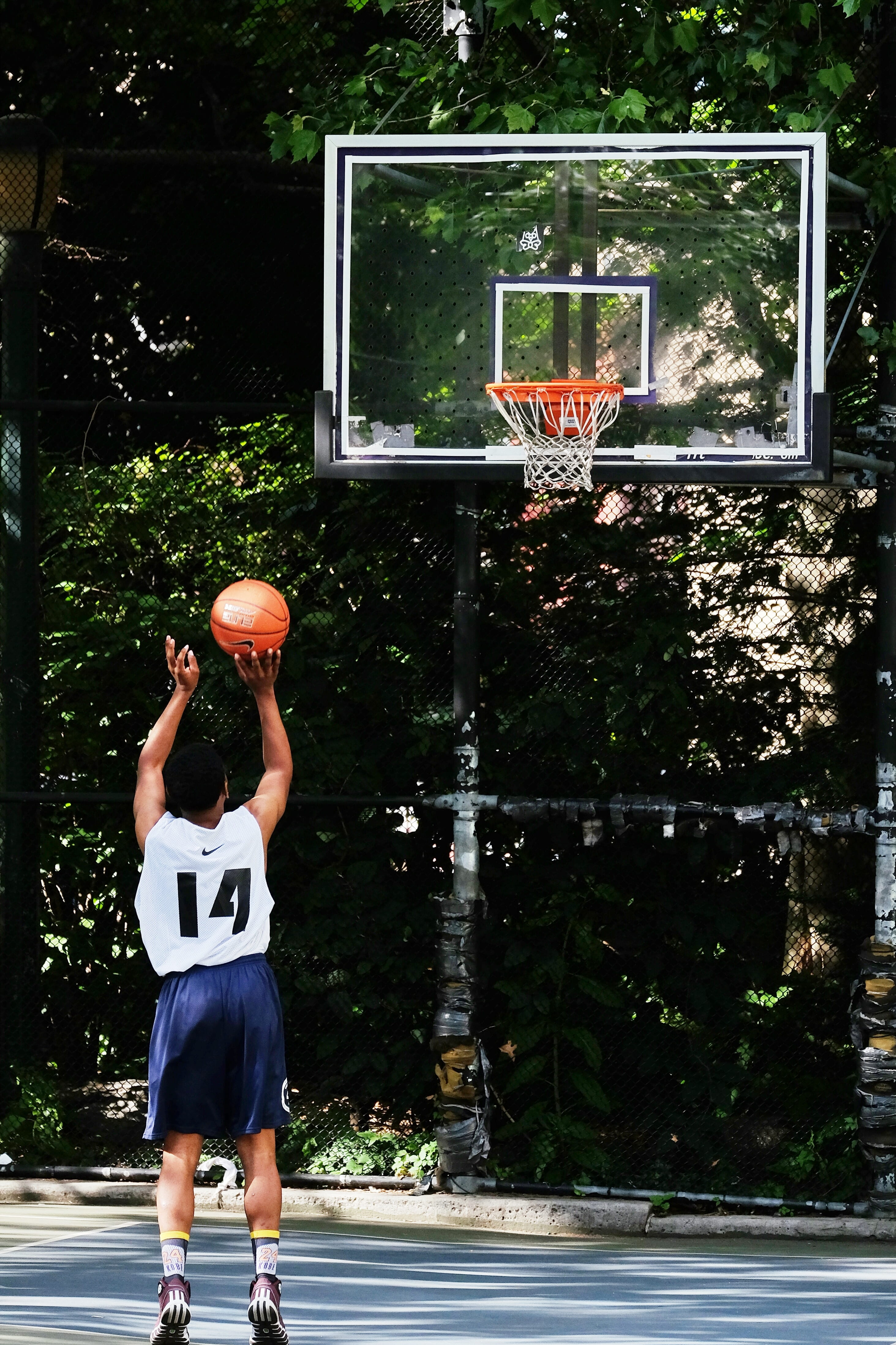 playing, sport, leisure activity, w4thstreet, street, ball, basketball - sport, cage, outdoors, court, full length, tree, nyc, outdoor, basketball hoop, Phone HD Wallpaper