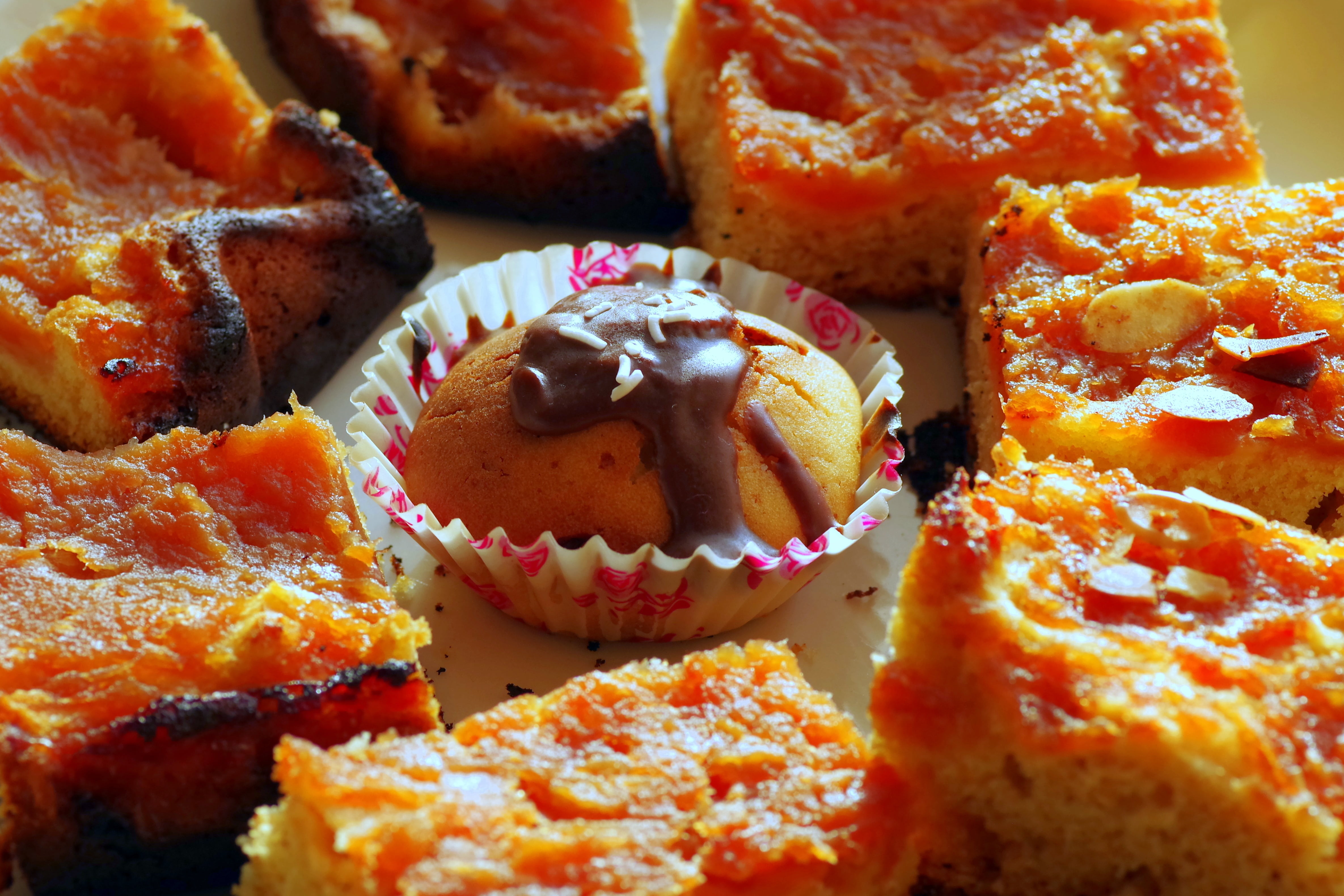 ready-to-eat, selective focus, muffin, missing bite, sweet food, cupcake, indulgence, cakes, almonds, sweet, delicious, baked, freshness, sweet dish, 4K, HD Wallpaper